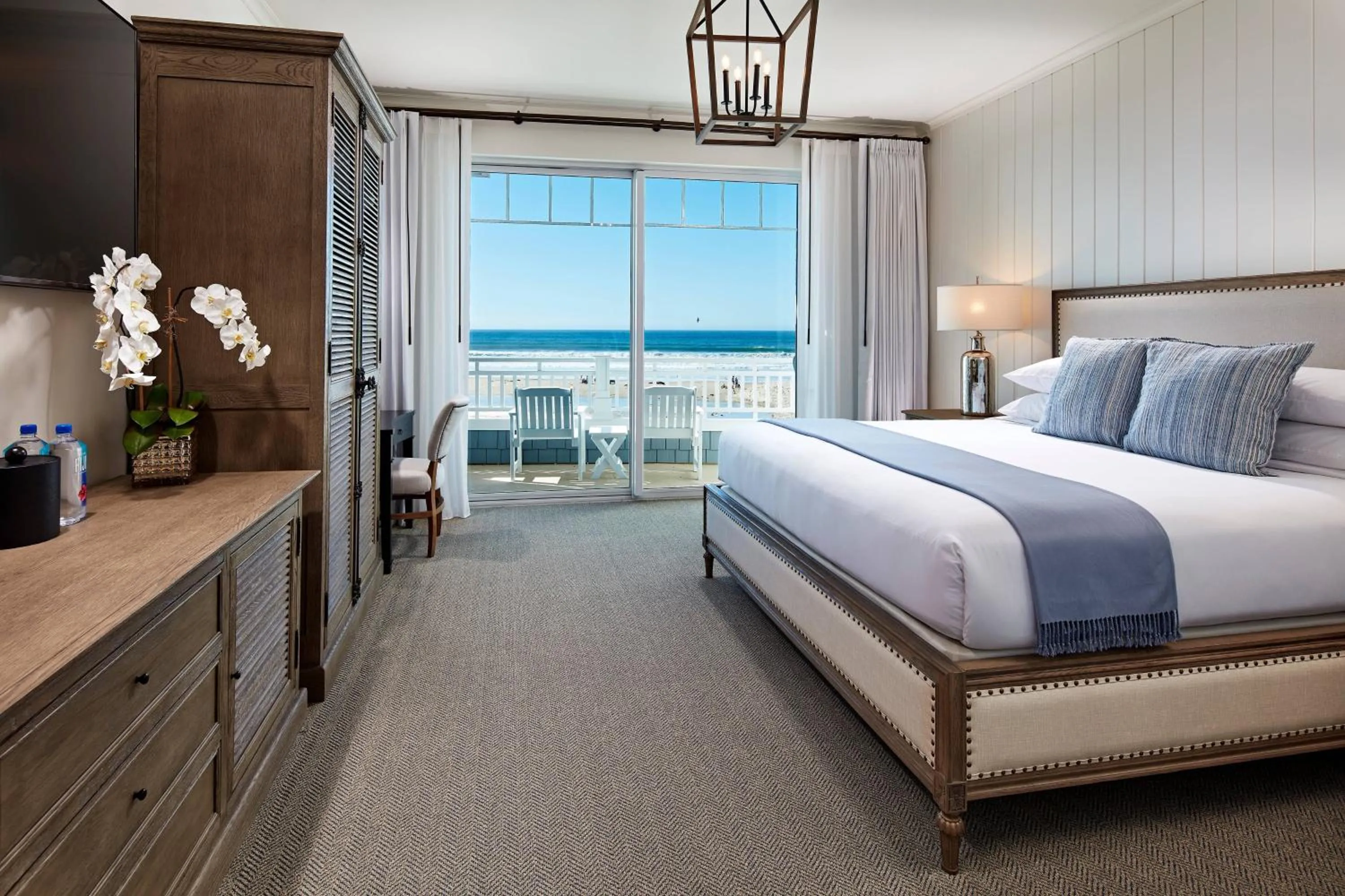 Photo of the whole room, Bed in Vespera Resort on Pismo Beach, Autograph Collection