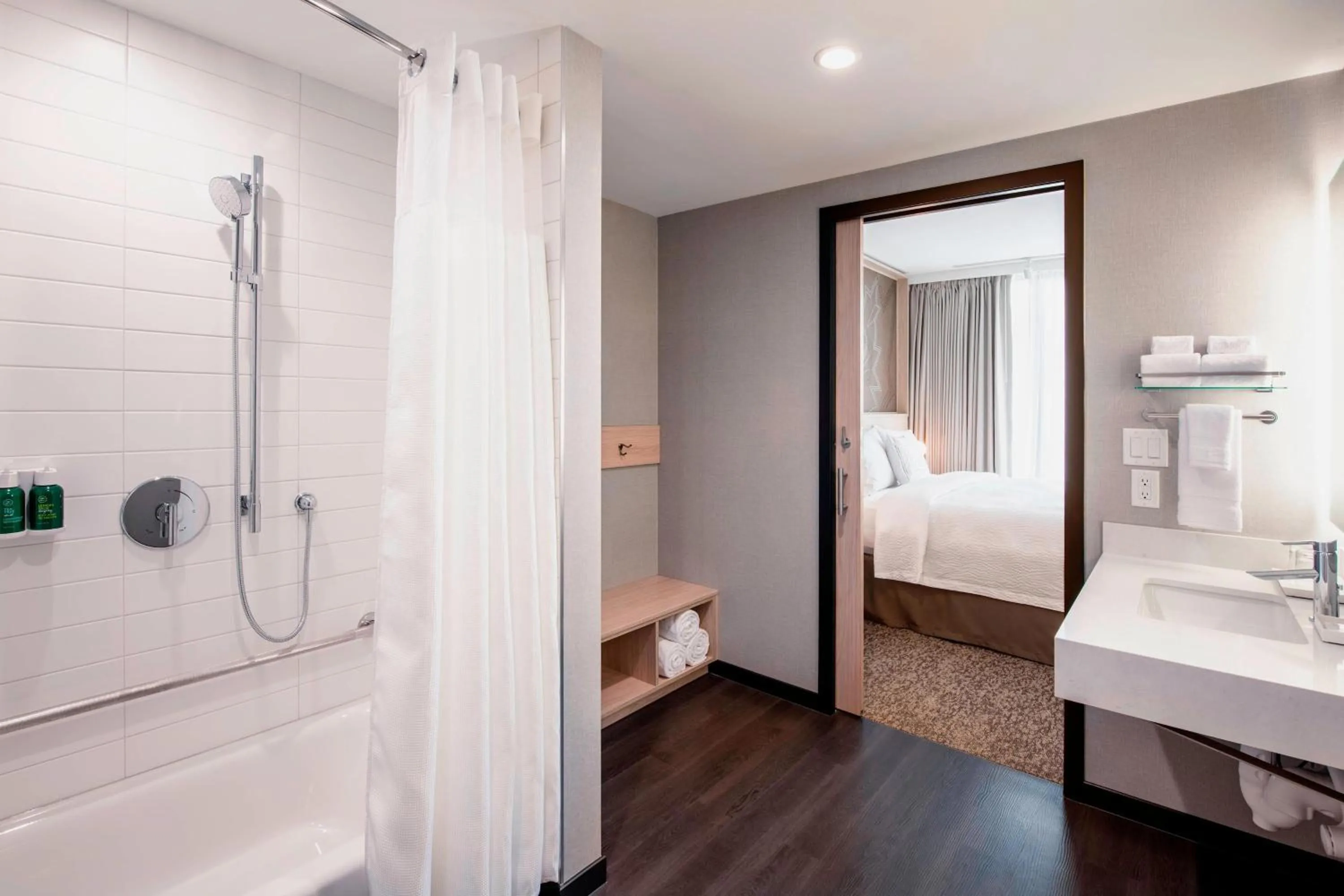 Bathroom, Bed in Residence Inn by Marriott Calgary Downtown/Beltline District