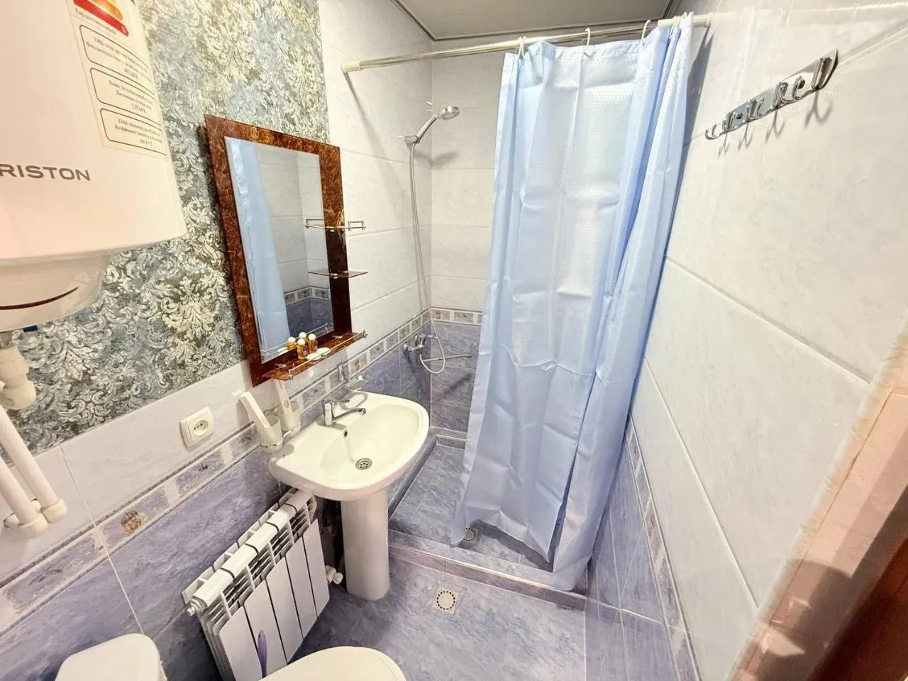 Shower in Sherxan Hotel