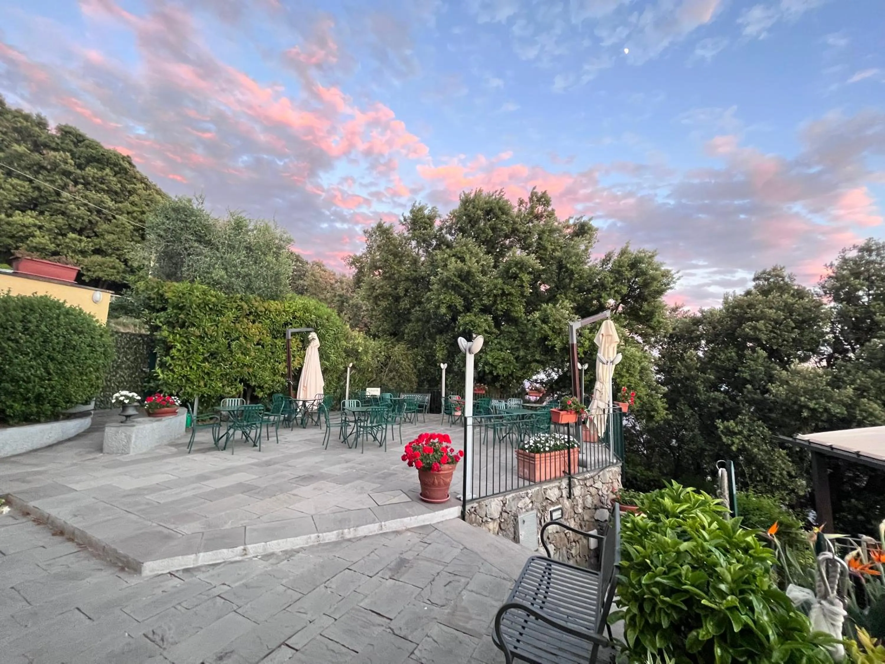 Garden view in Hotel La Giada del Mesco