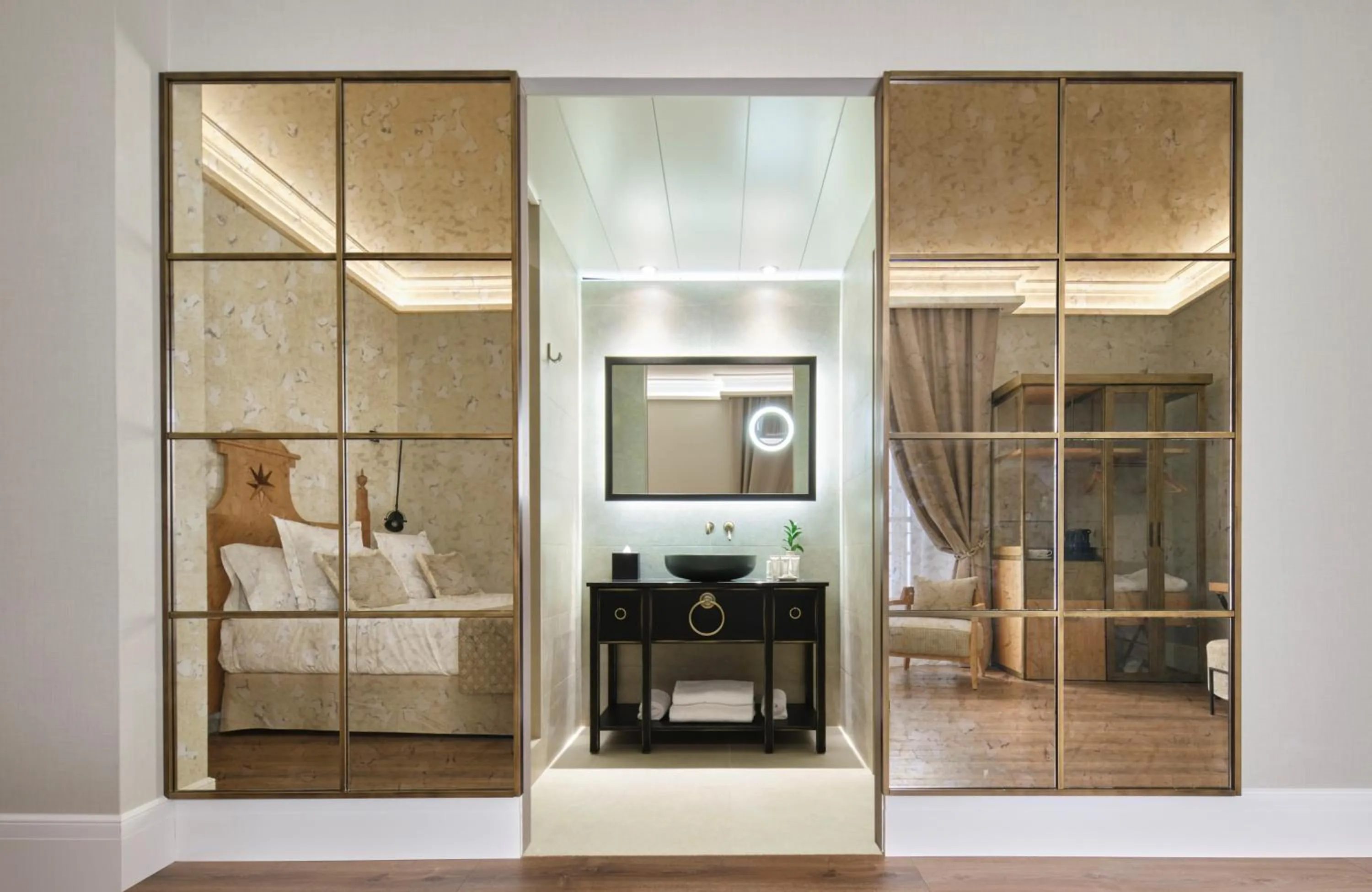 Bathroom, Bed in Hotel Antigua Palma - Casa Noble