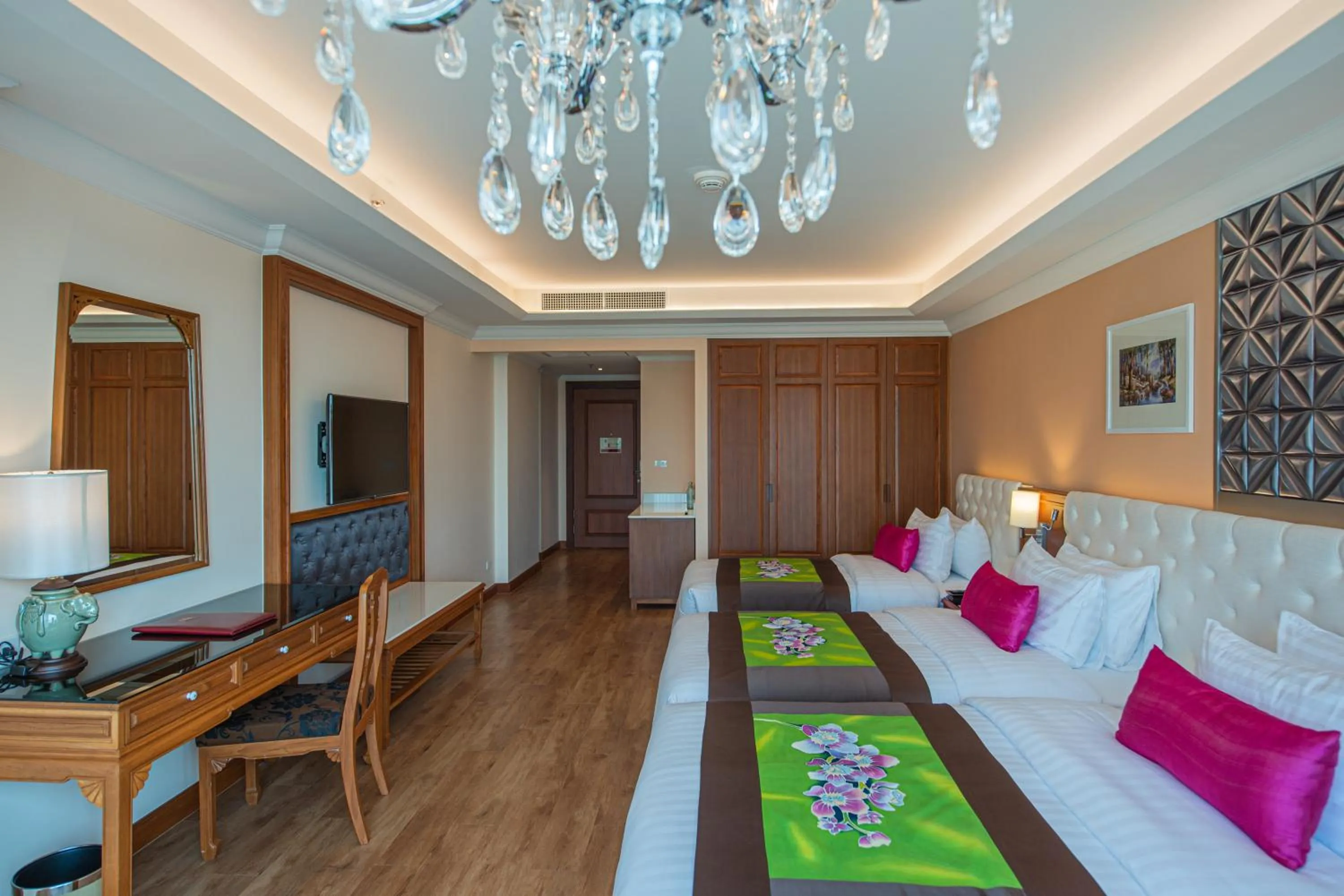 Bedroom, Bed in The Empress Premier Chiang Mai