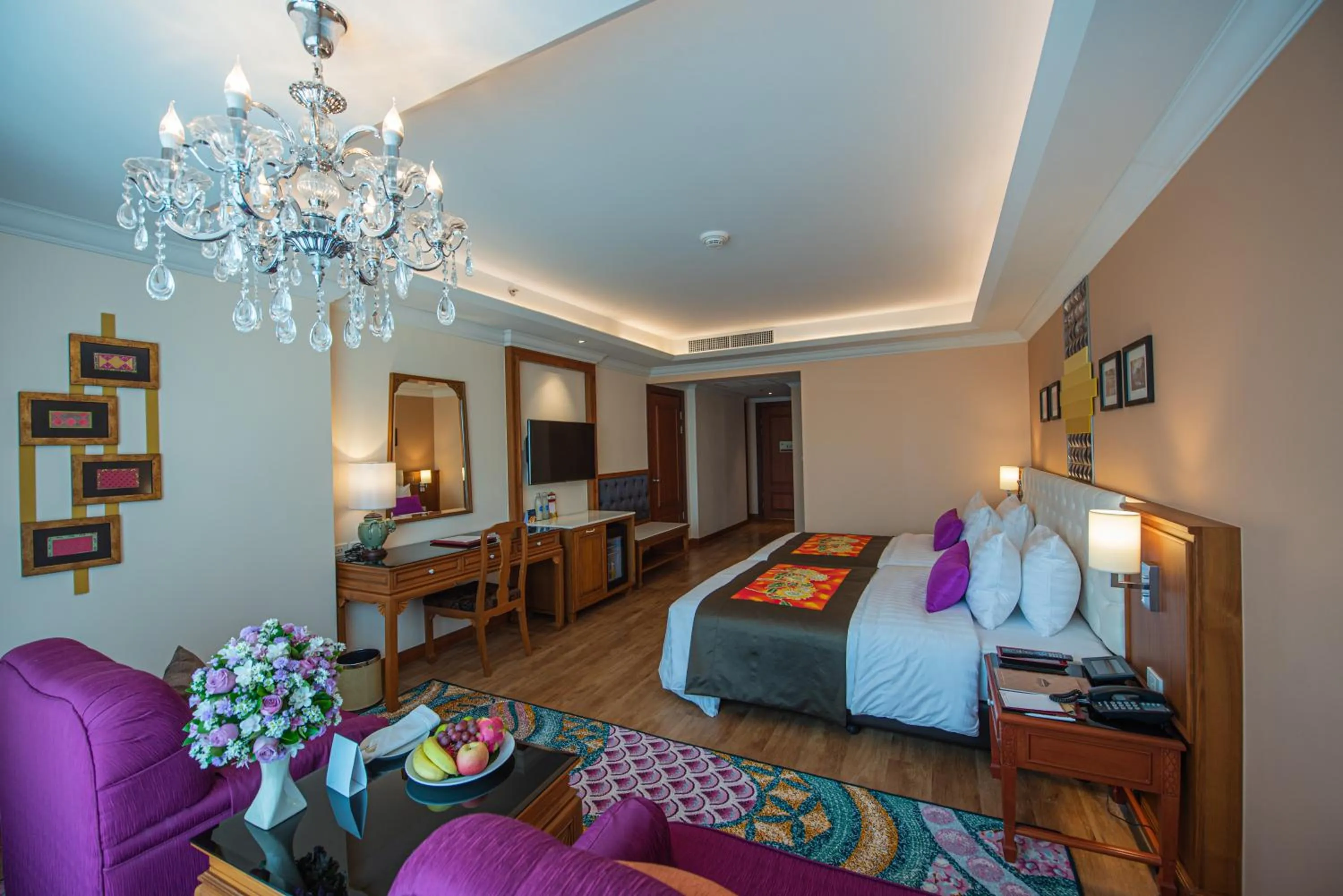 Photo of the whole room, Bed in The Empress Premier Chiang Mai