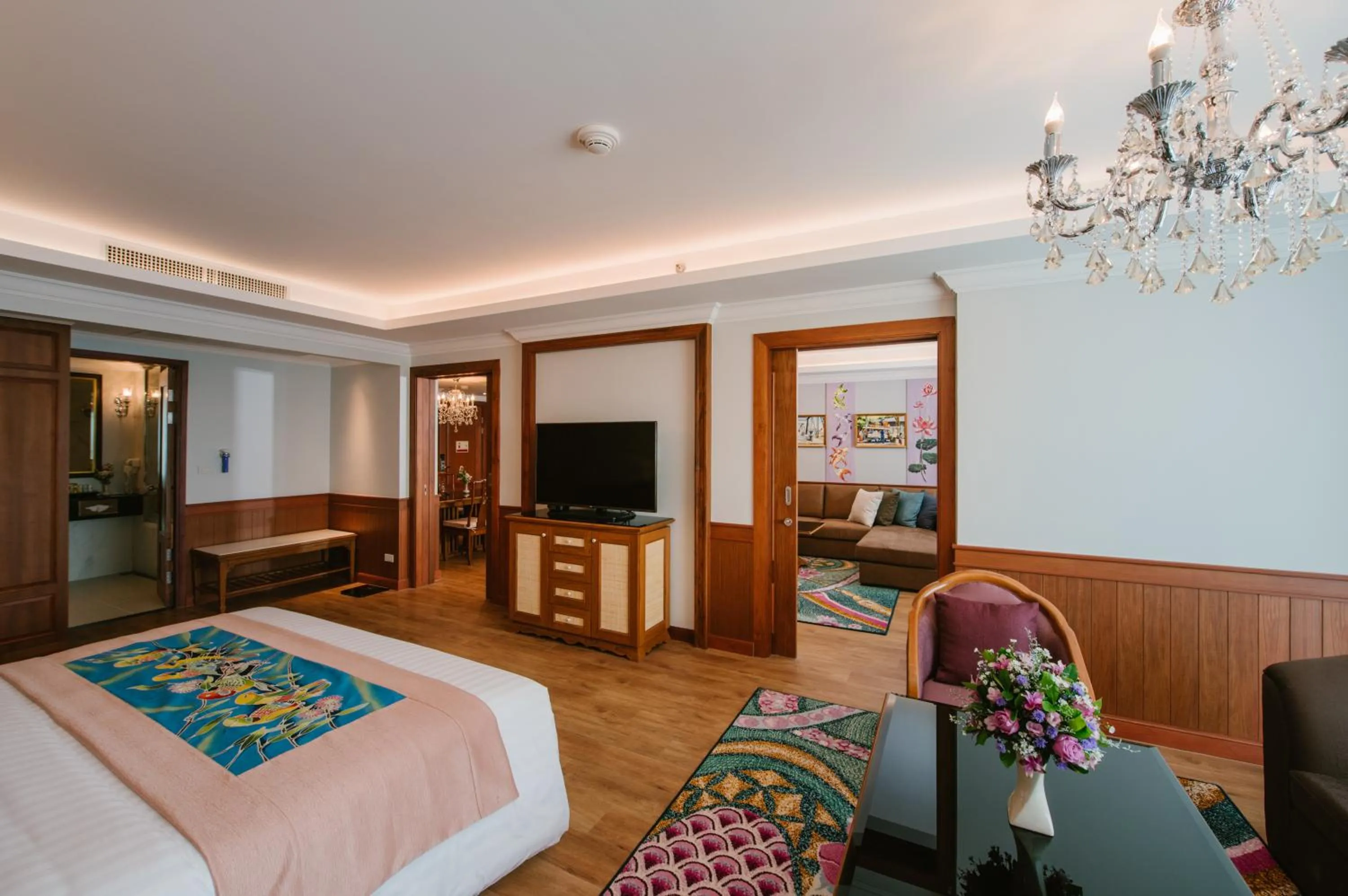 Photo of the whole room, Bed in The Empress Premier Chiang Mai