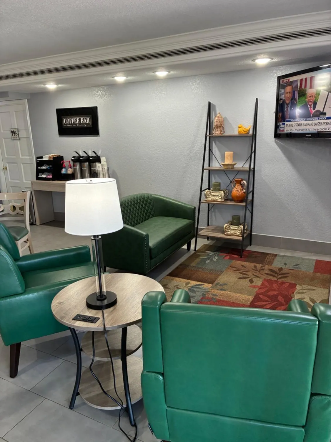 Seating area in La Quinta Inn by Wyndham Farmington