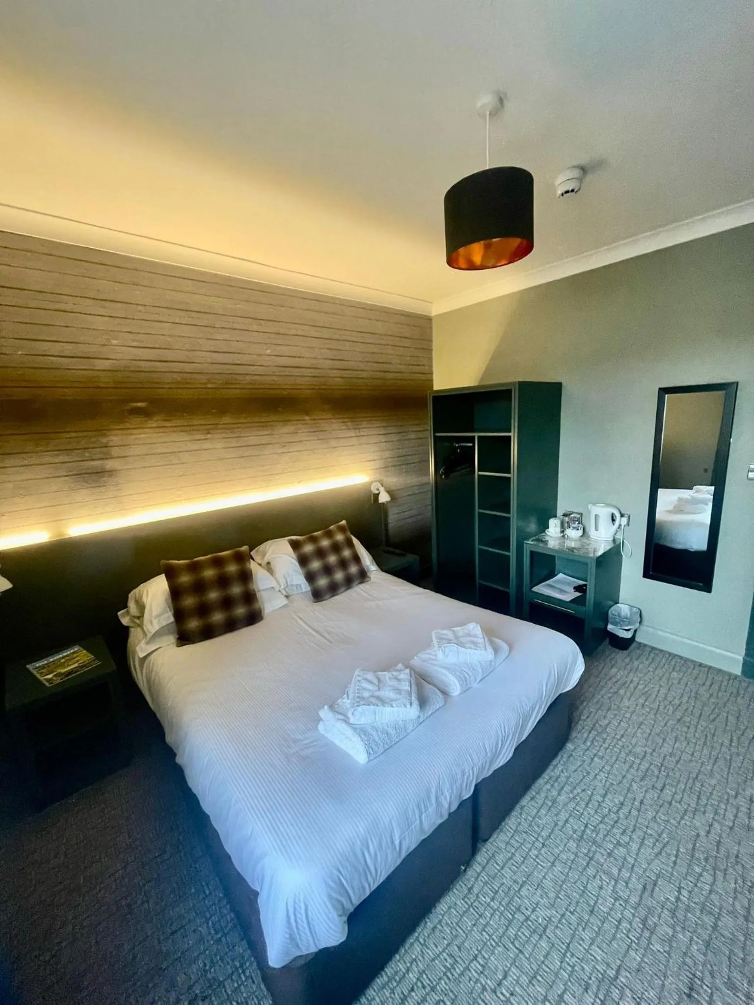 Bed in Kings Arms Hotel