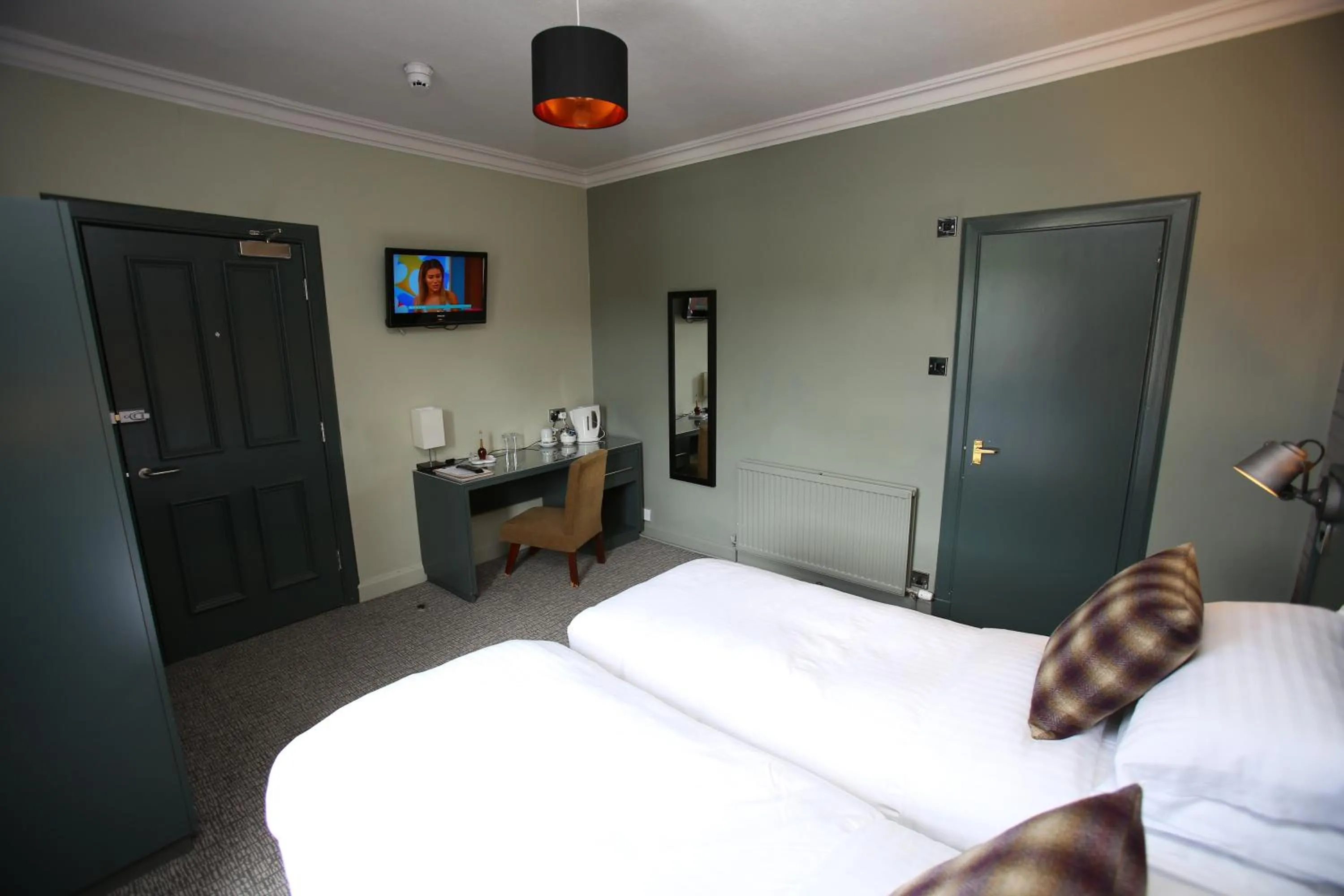 Bed in Kings Arms Hotel