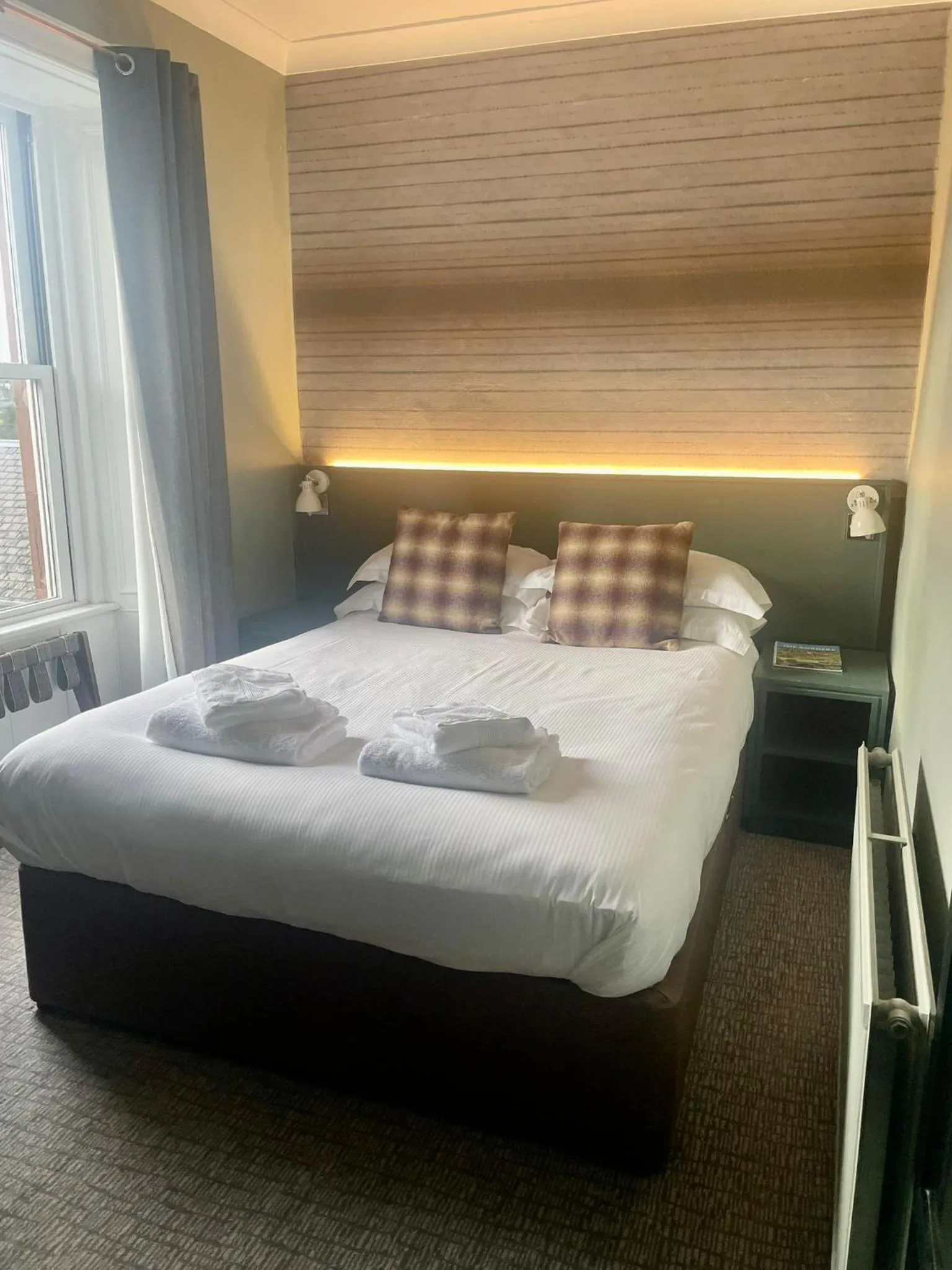 Bed in Kings Arms Hotel