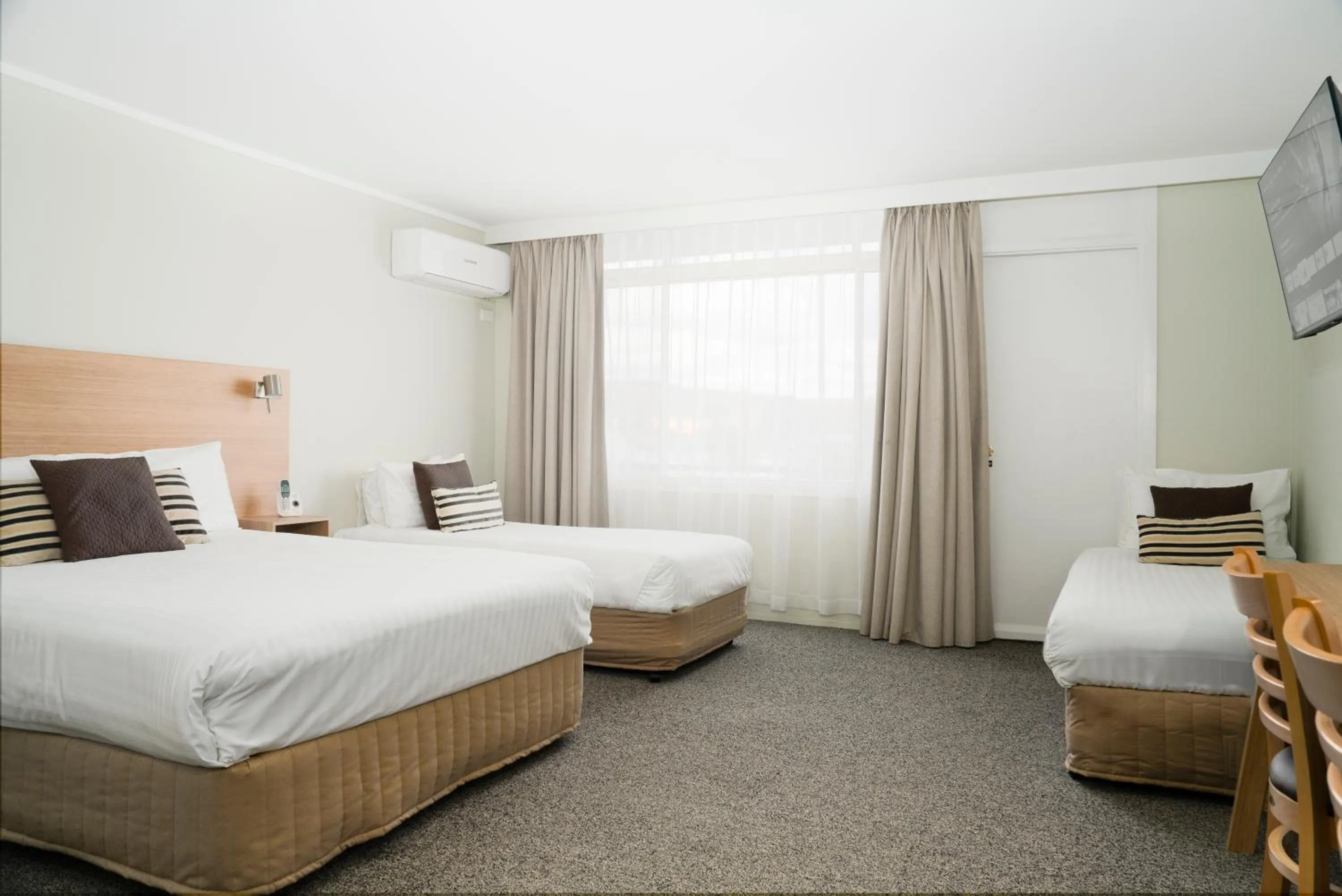 Bedroom, Bed in Posthouse Motor Lodge