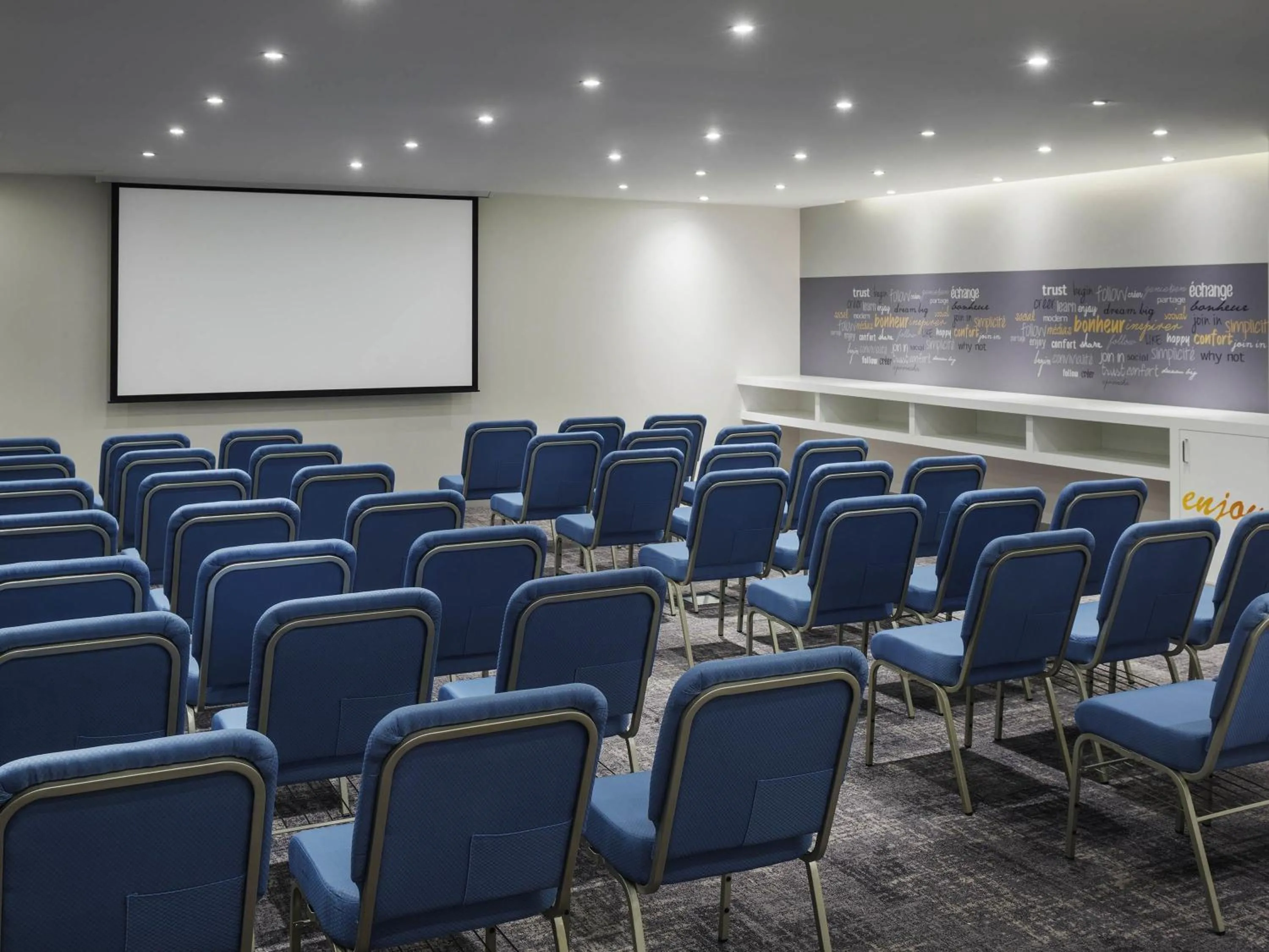 Business facilities in Adagio Aparthotel Jeddah Malik Road