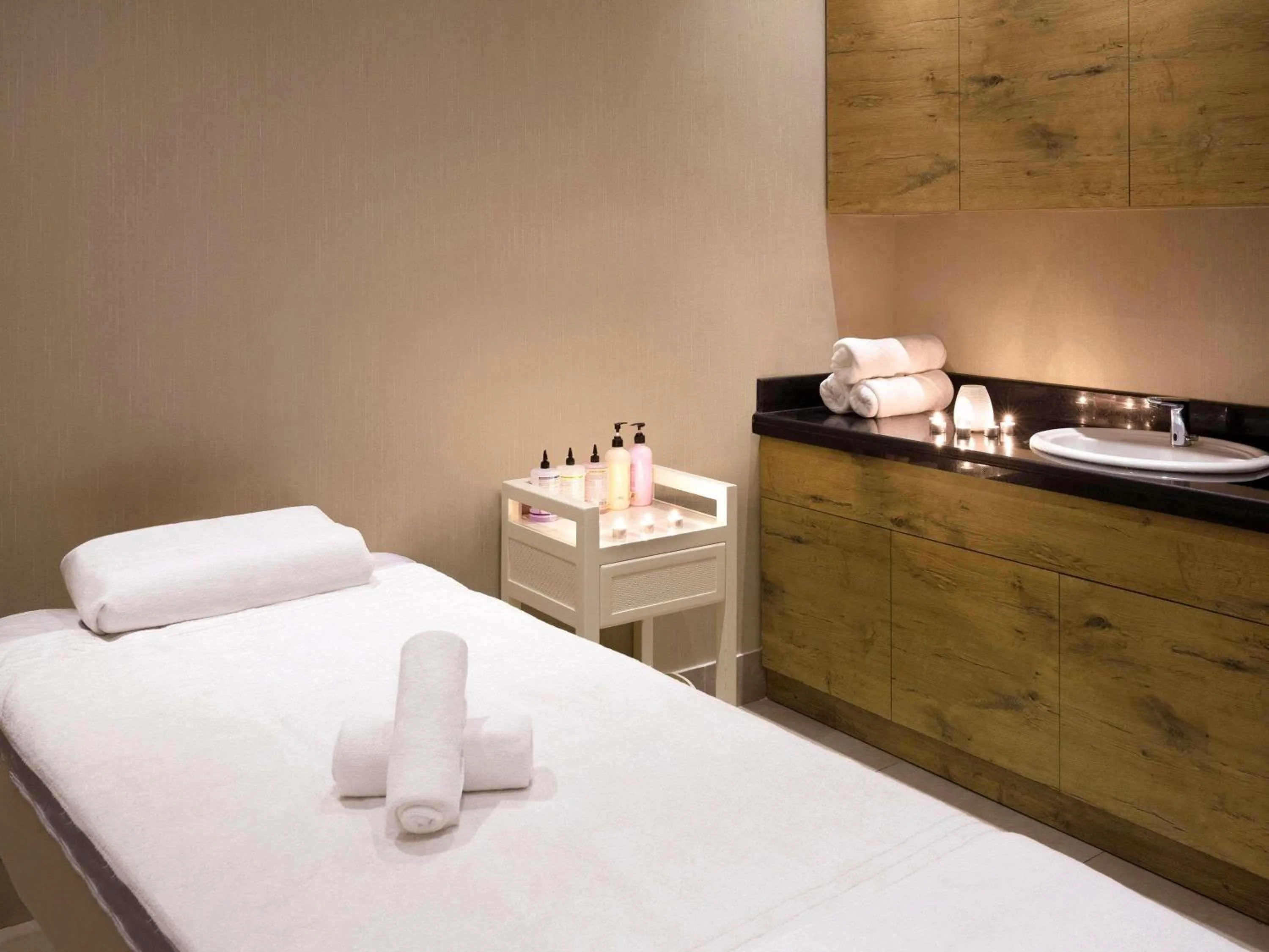 Other, Bed in Adagio Aparthotel Jeddah Malik Road