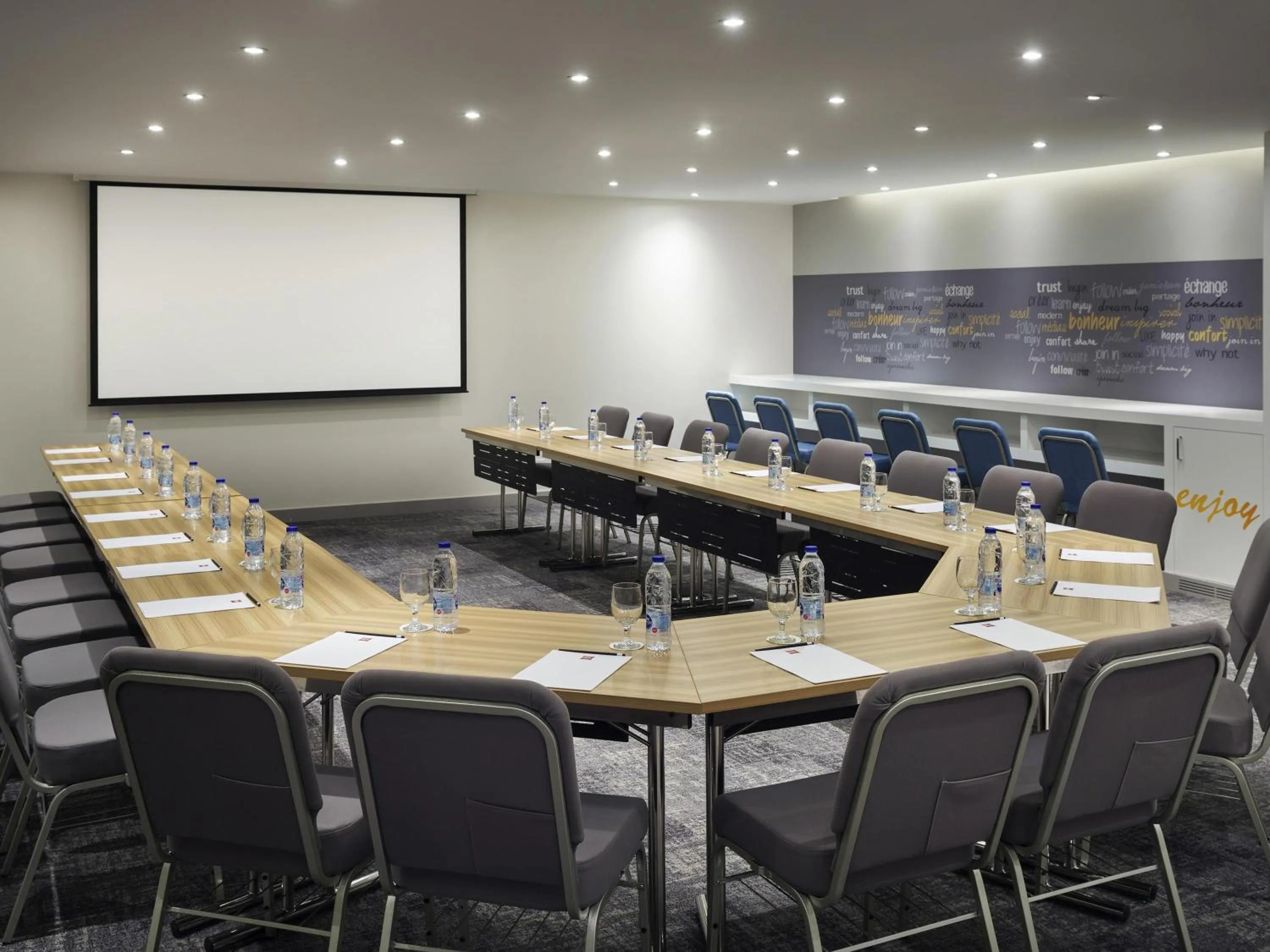 Business facilities in Adagio Aparthotel Jeddah Malik Road