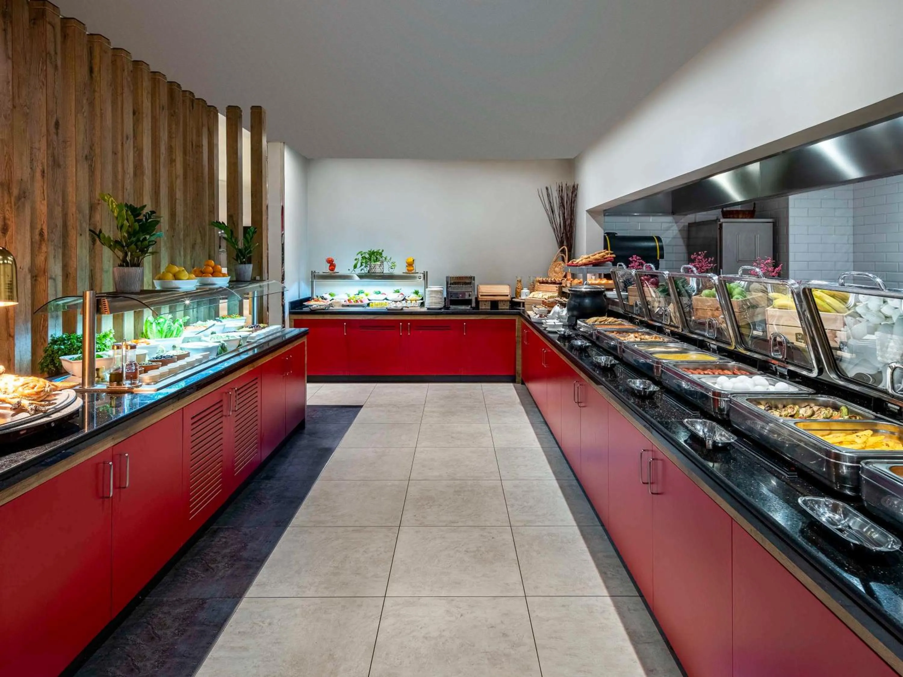 Restaurant/places to eat in Ibis Jeddah Malik Road