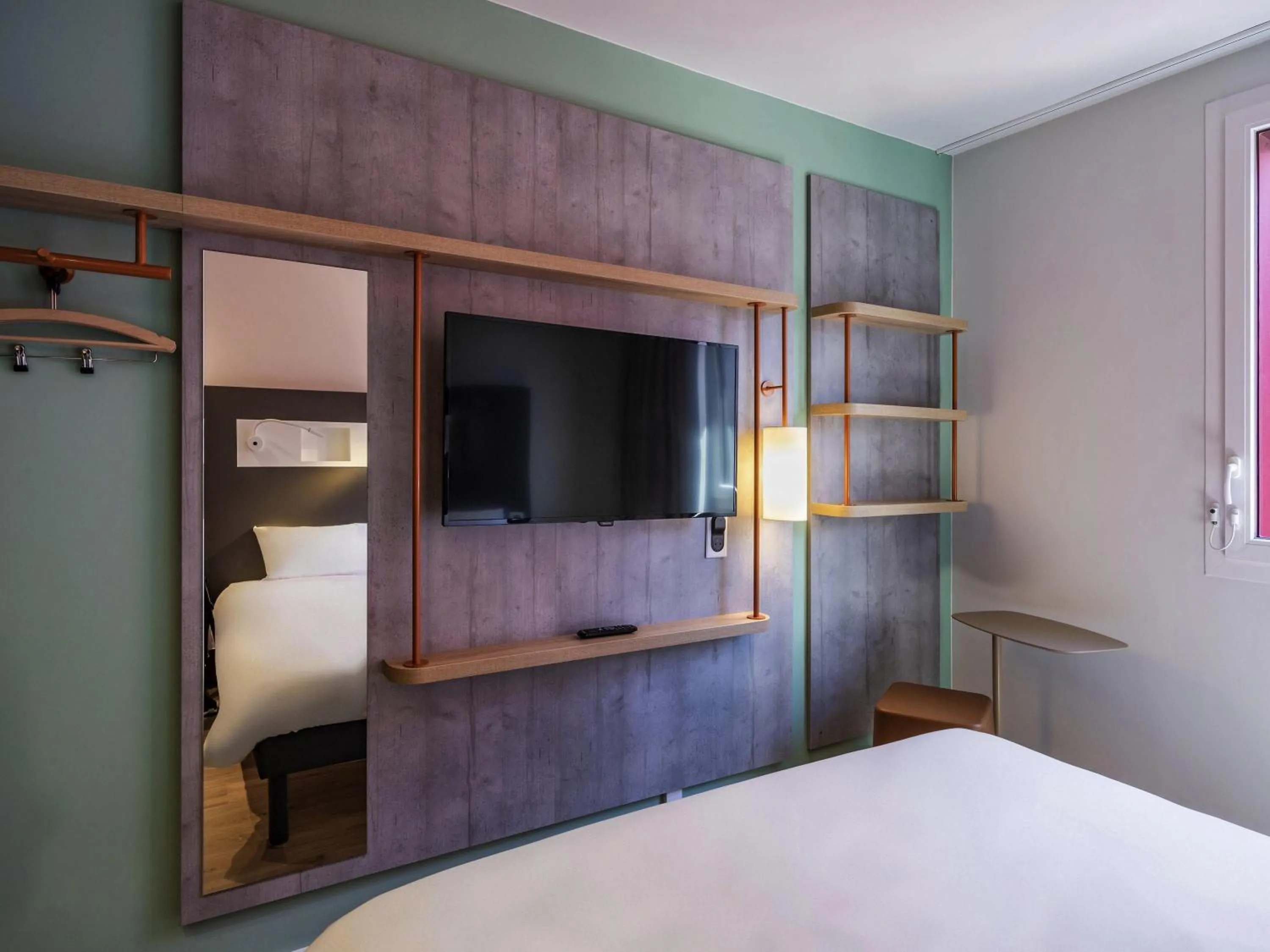 Bedroom, Bed in ibis budget Saint-Étienne Centre Gare Châteaucreux