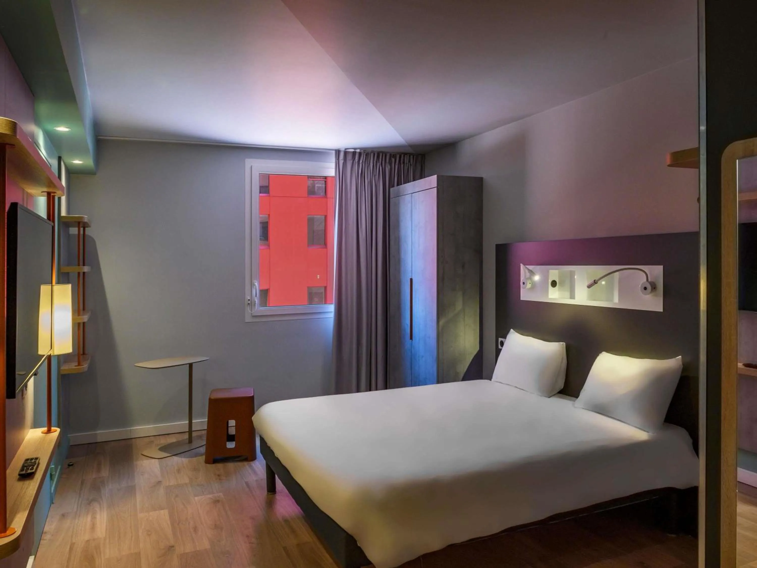 Bedroom, Bed in ibis budget Saint-Étienne Centre Gare Châteaucreux