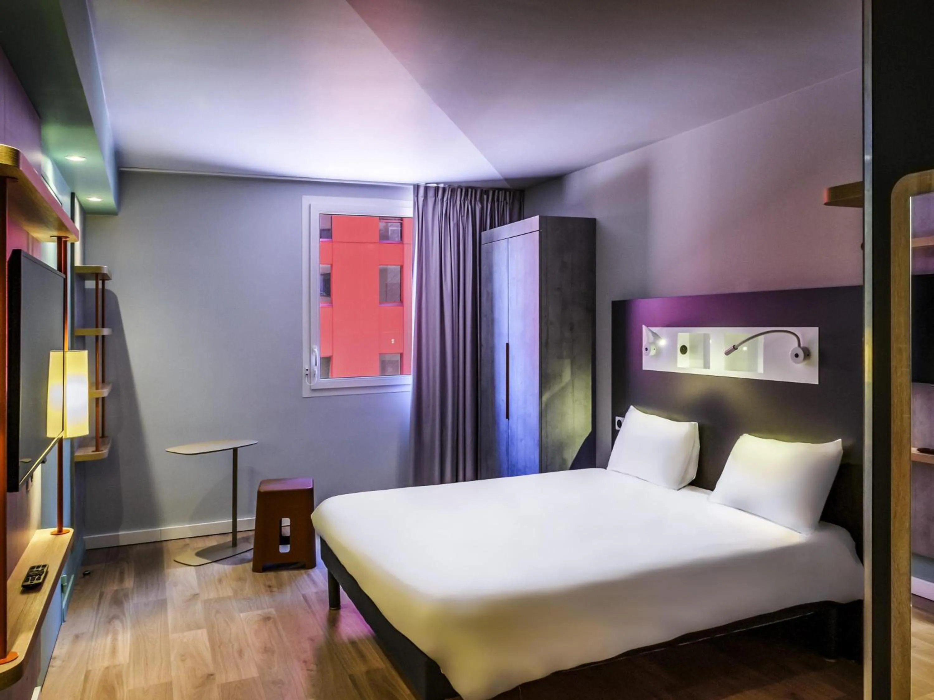 Bedroom, Bed in ibis budget Saint-Étienne Centre Gare Châteaucreux