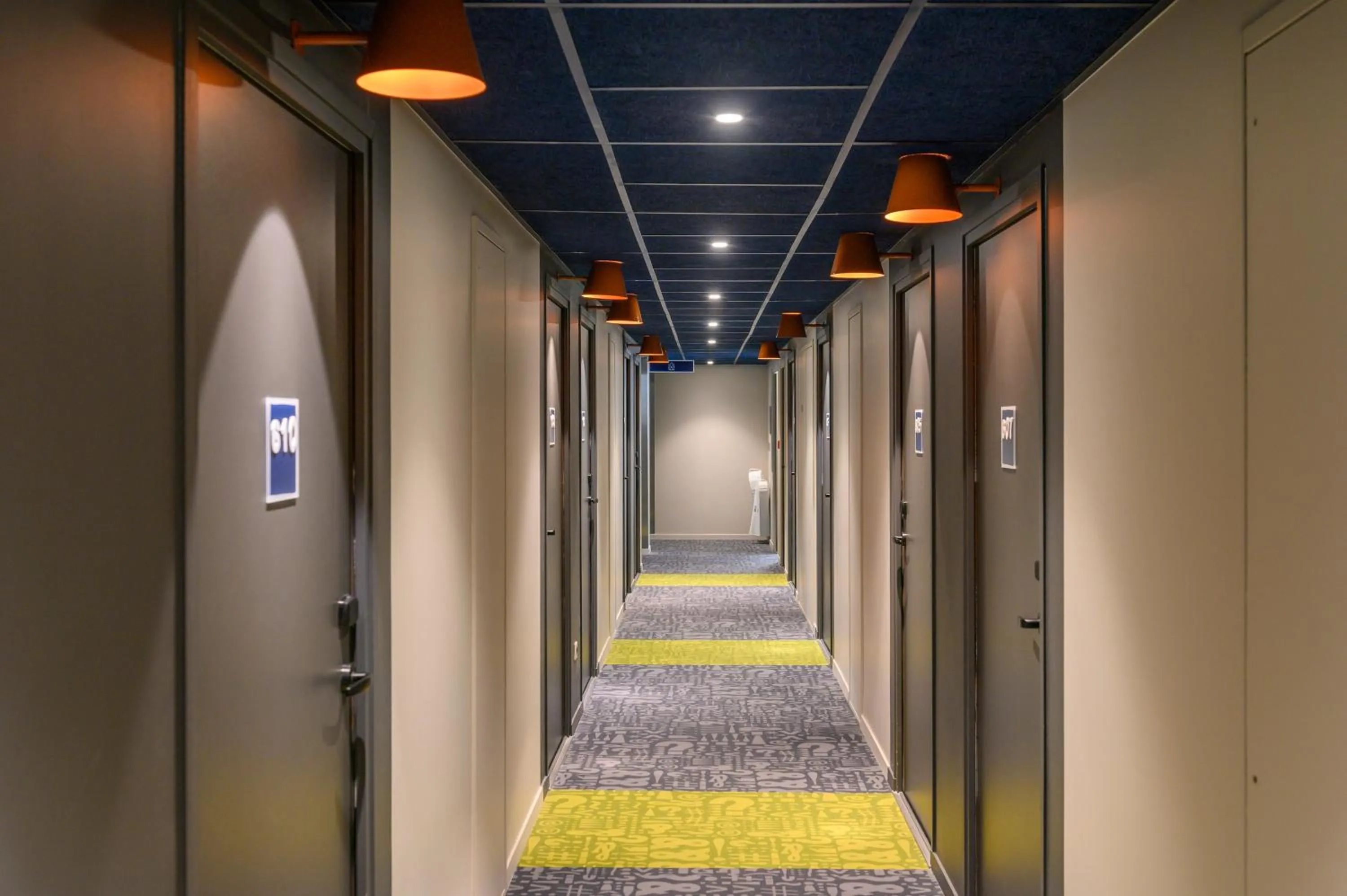 Decorative detail in ibis budget Saint-Étienne Centre Gare Châteaucreux