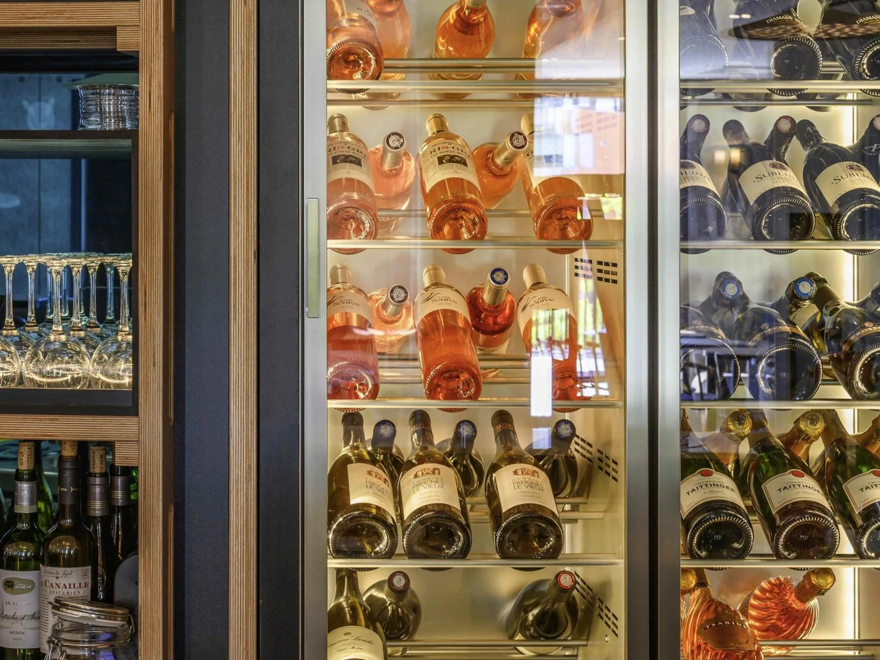 Lounge or bar in Novotel Saint-Étienne Centre Gare Châteaucreux