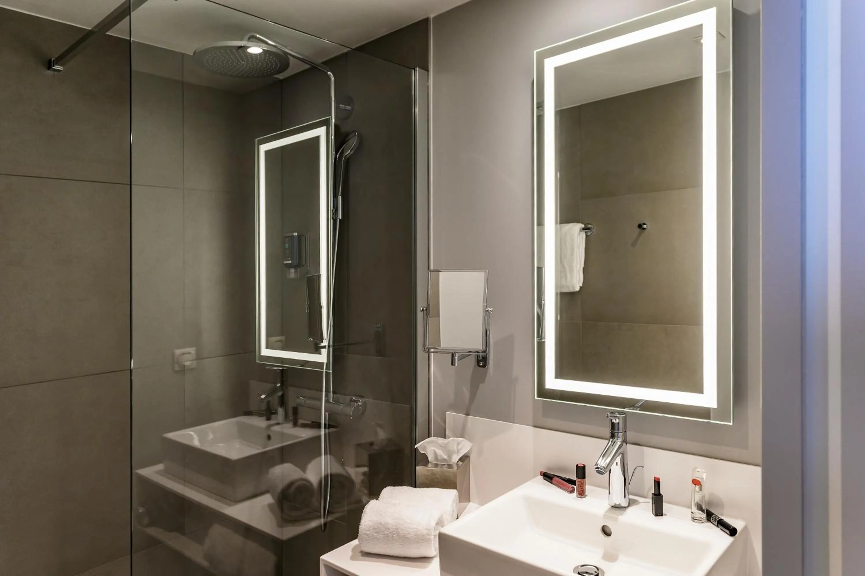 Bathroom in Novotel Saint-Étienne Centre Gare Châteaucreux