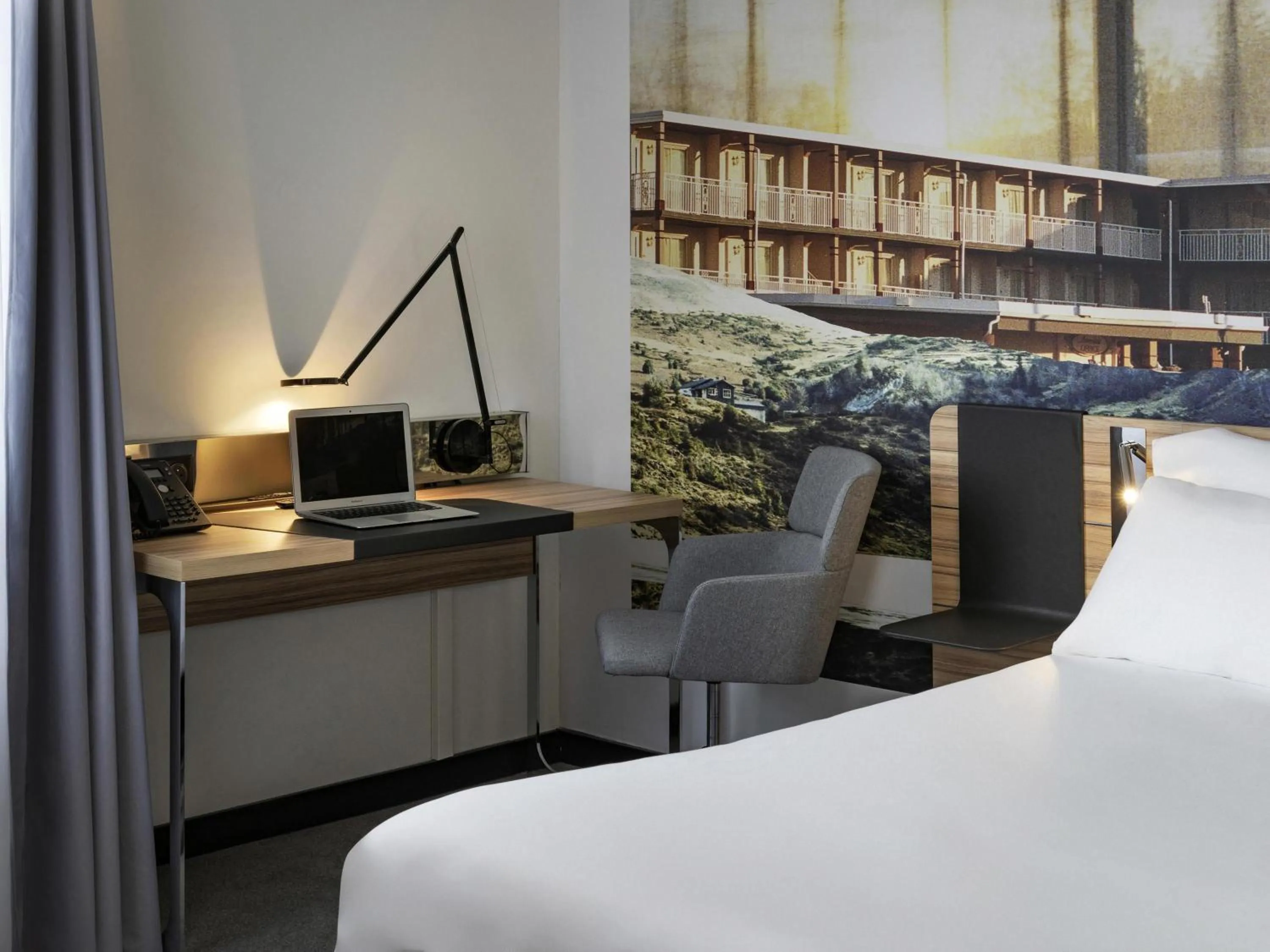 Bedroom, Bed in Novotel Saint-Étienne Centre Gare Châteaucreux