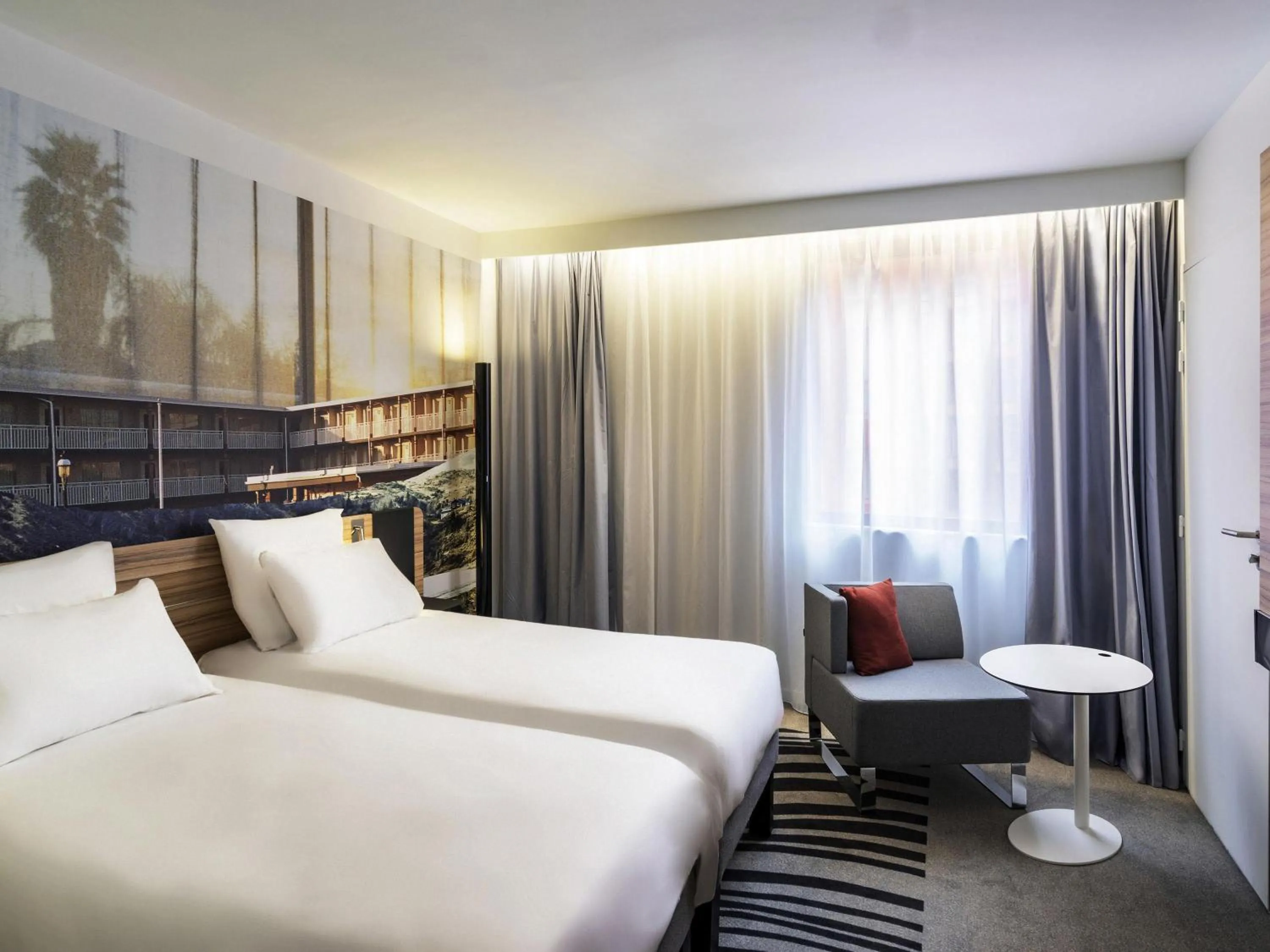 Bedroom, Bed in Novotel Saint-Étienne Centre Gare Châteaucreux