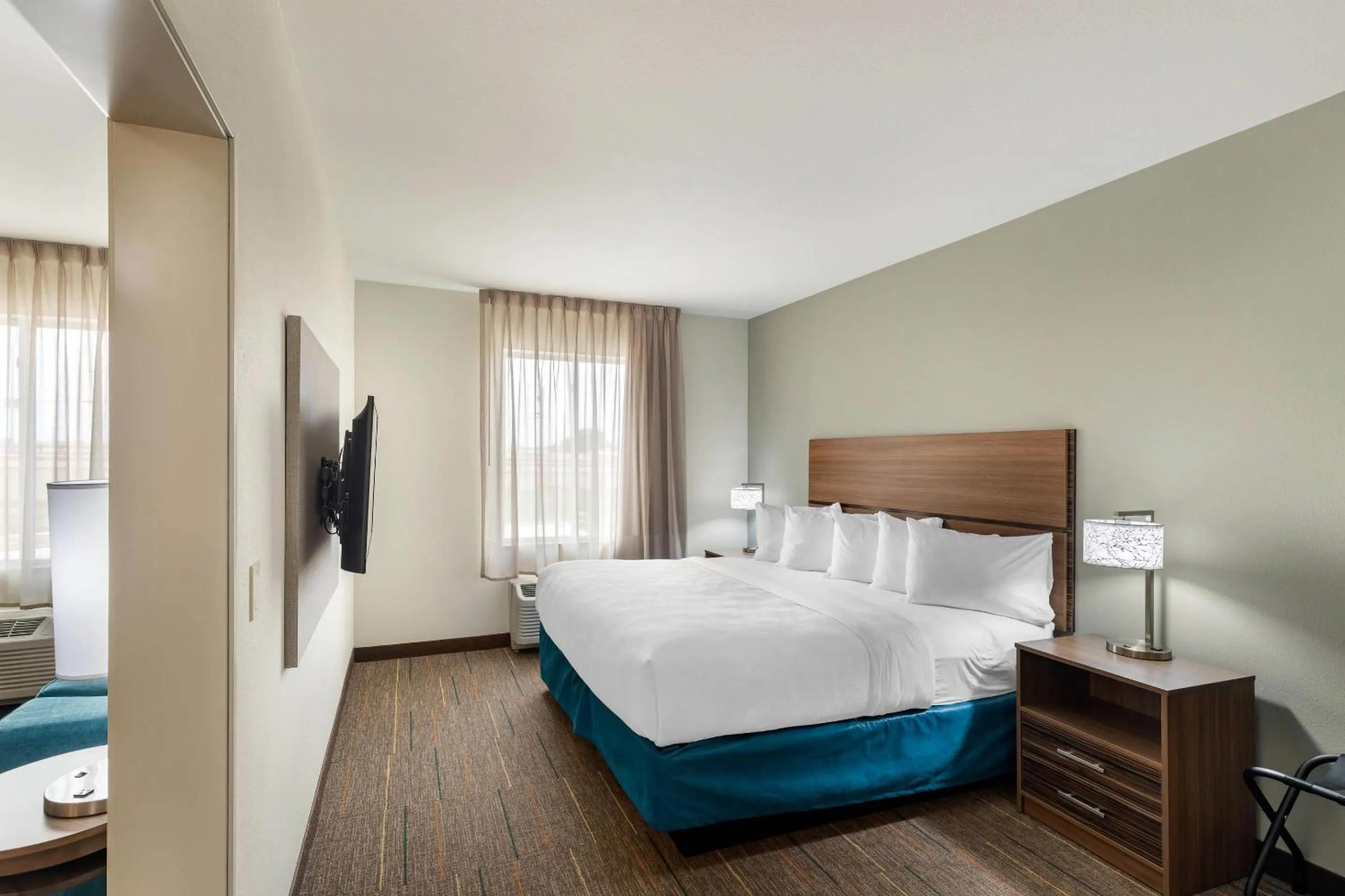 Bedroom, Bed in MainStay Suites Lancaster Dallas South