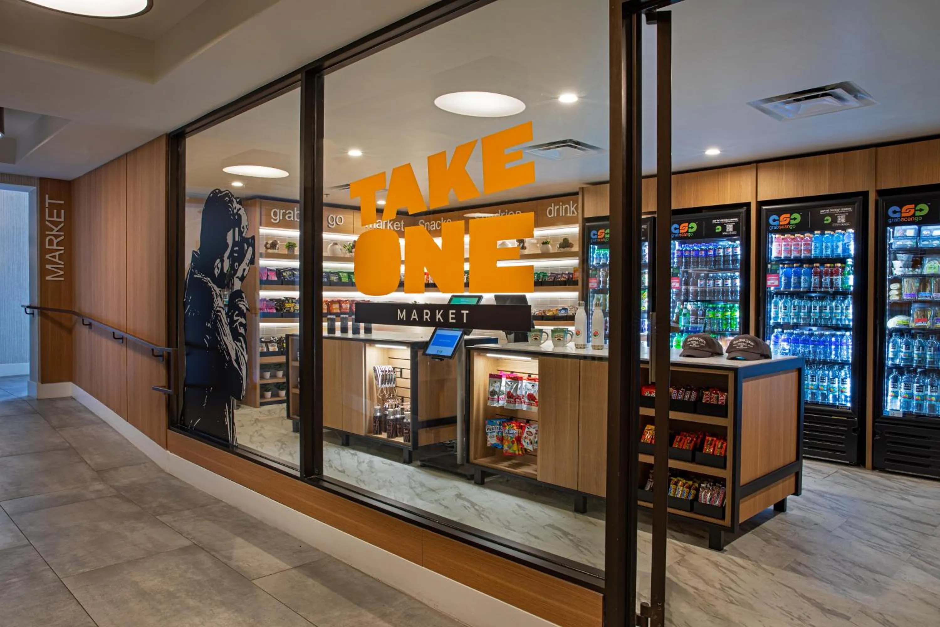 Supermarket/grocery shop in Hotel Dena, Pasadena Los Angeles, a Tribute Portfolio Hotel