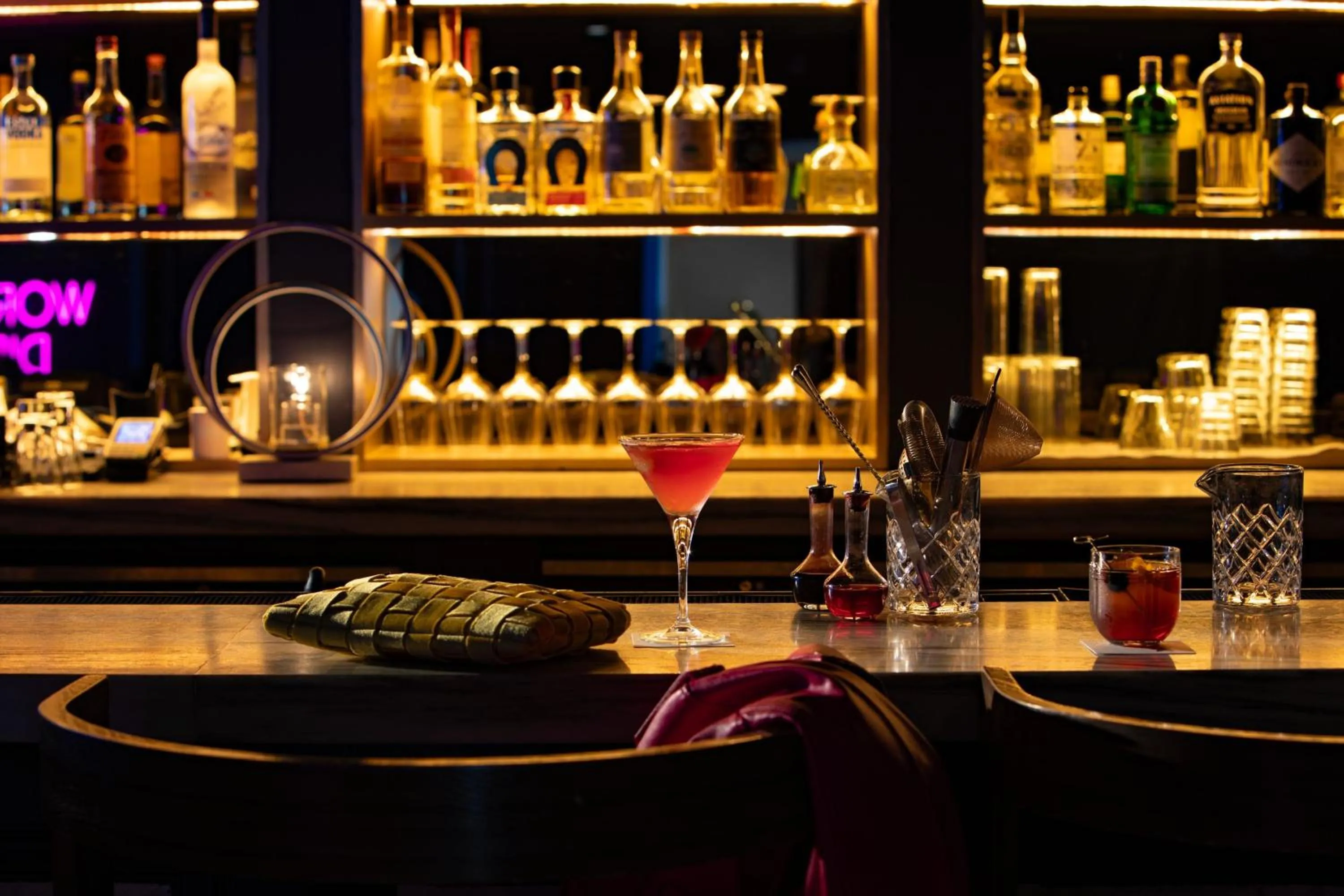 Lounge or bar in Hotel Dena, Pasadena Los Angeles, a Tribute Portfolio Hotel