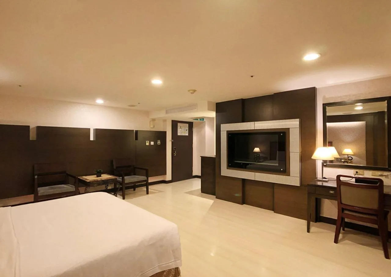 TV and multimedia, Bed in Shihzuwan Hotel – Kaohsiung Station