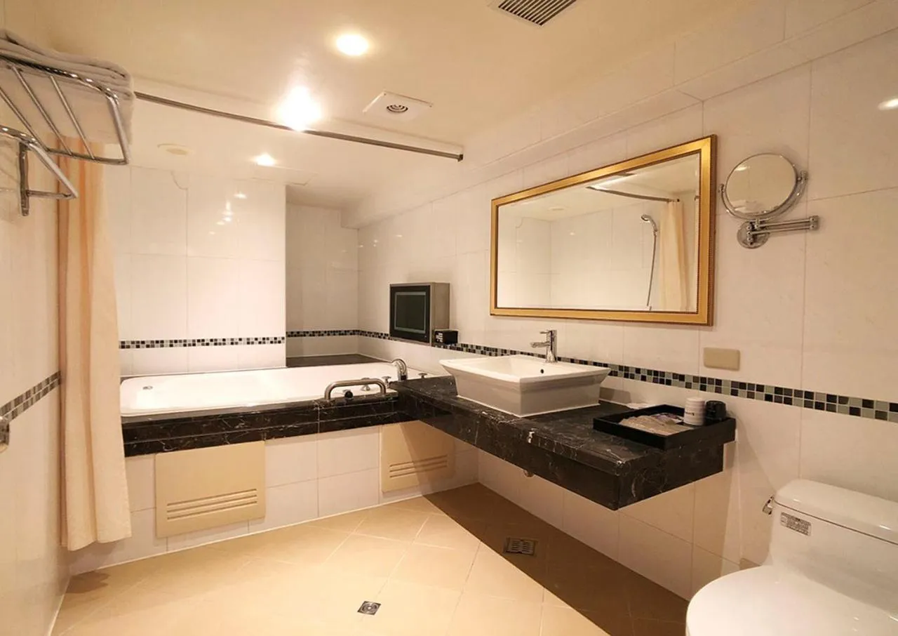 Bathroom in Shihzuwan Hotel – Kaohsiung Station