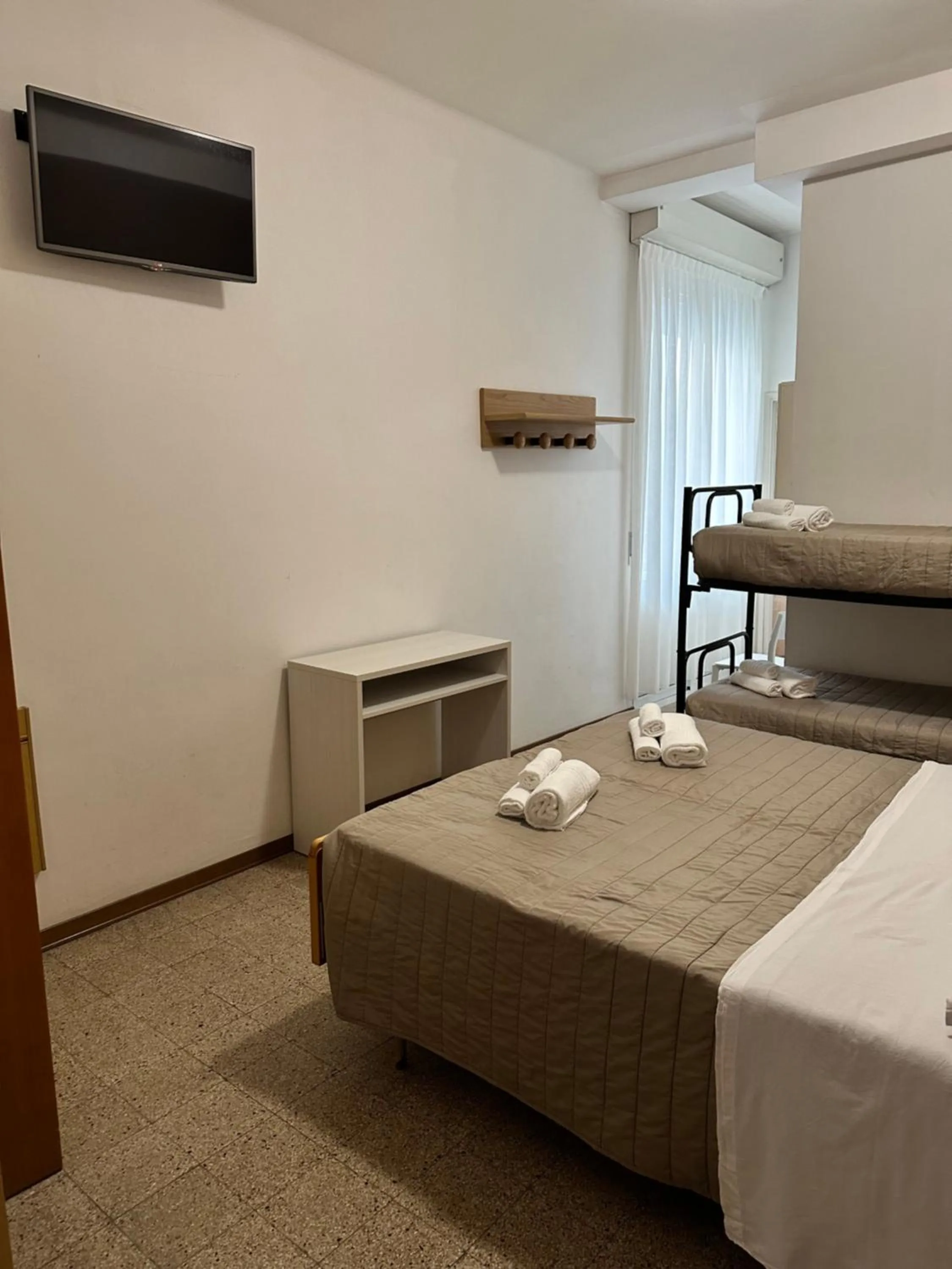 Bed in Hotel Enna Rimini