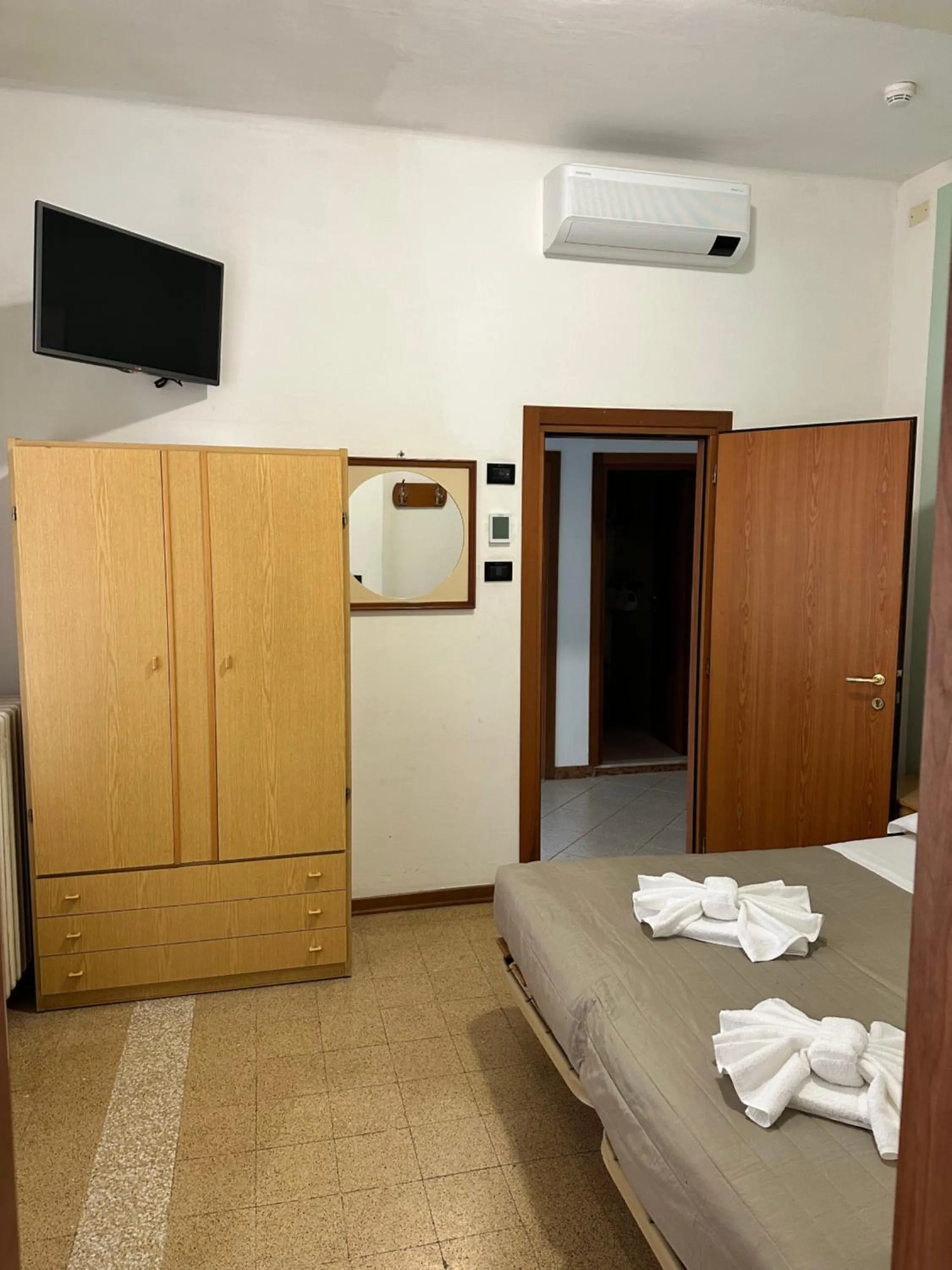TV and multimedia, Bed in Hotel Enna Rimini