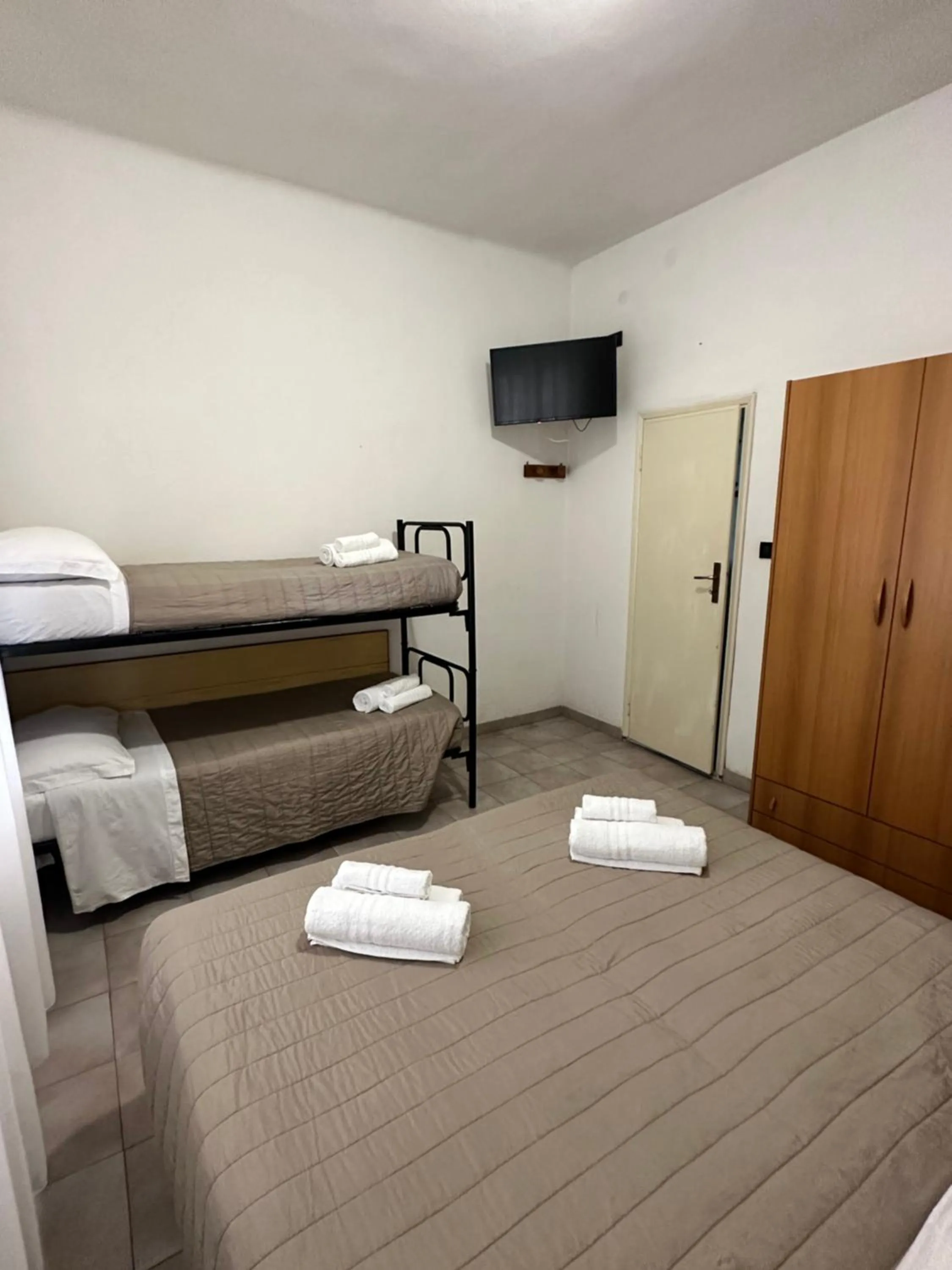 Bed in Hotel Enna Rimini