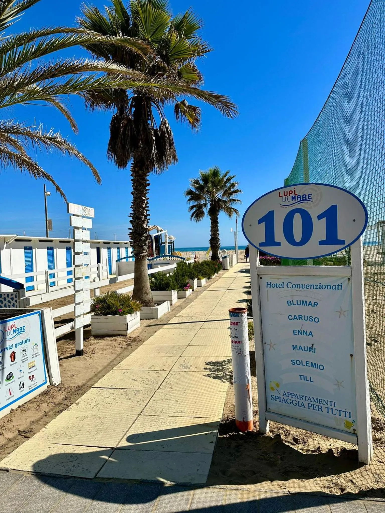 Beach in Hotel Enna Rimini