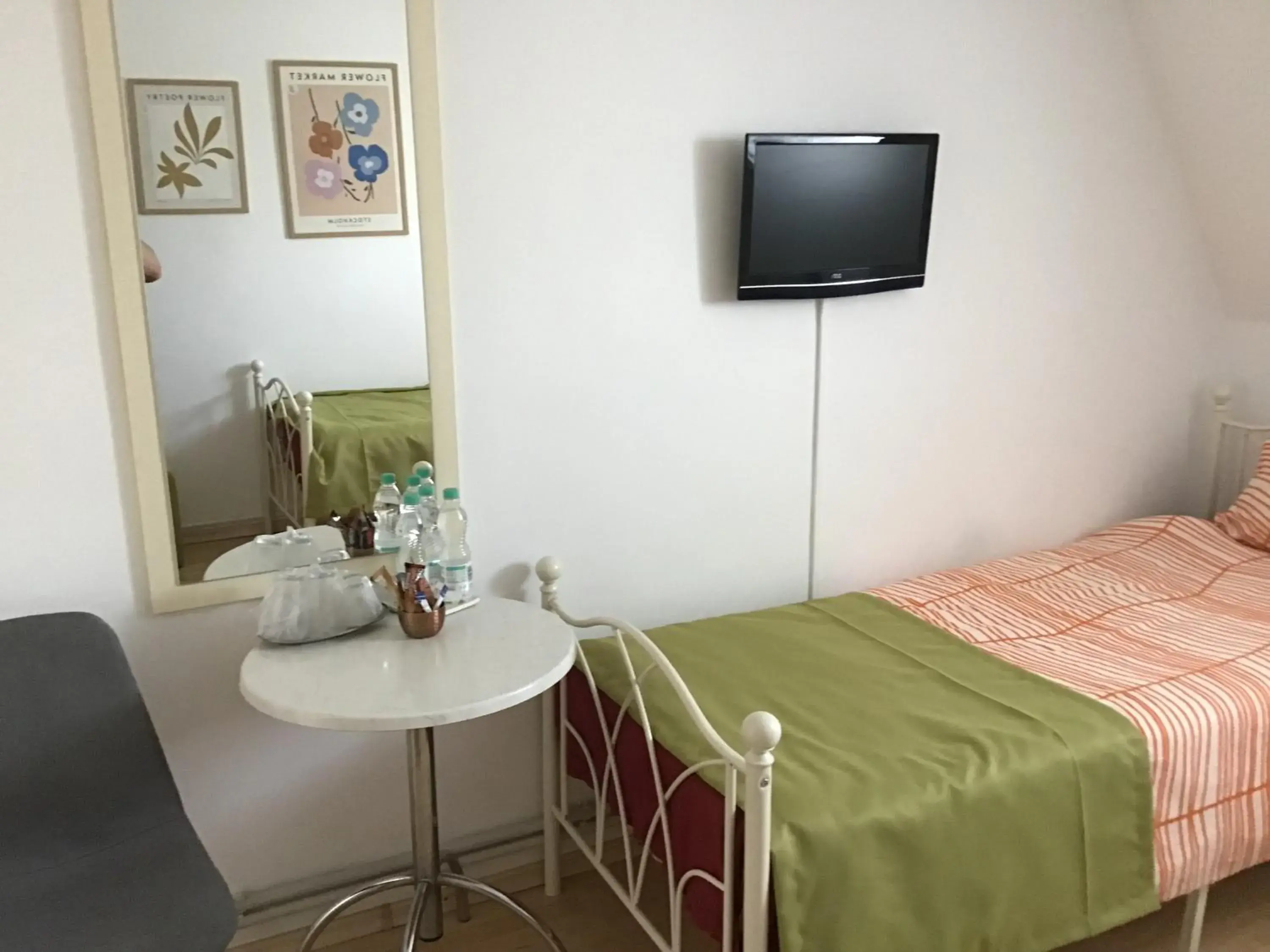 Triple Room in Villa Siret Triple Room in Villa Siret