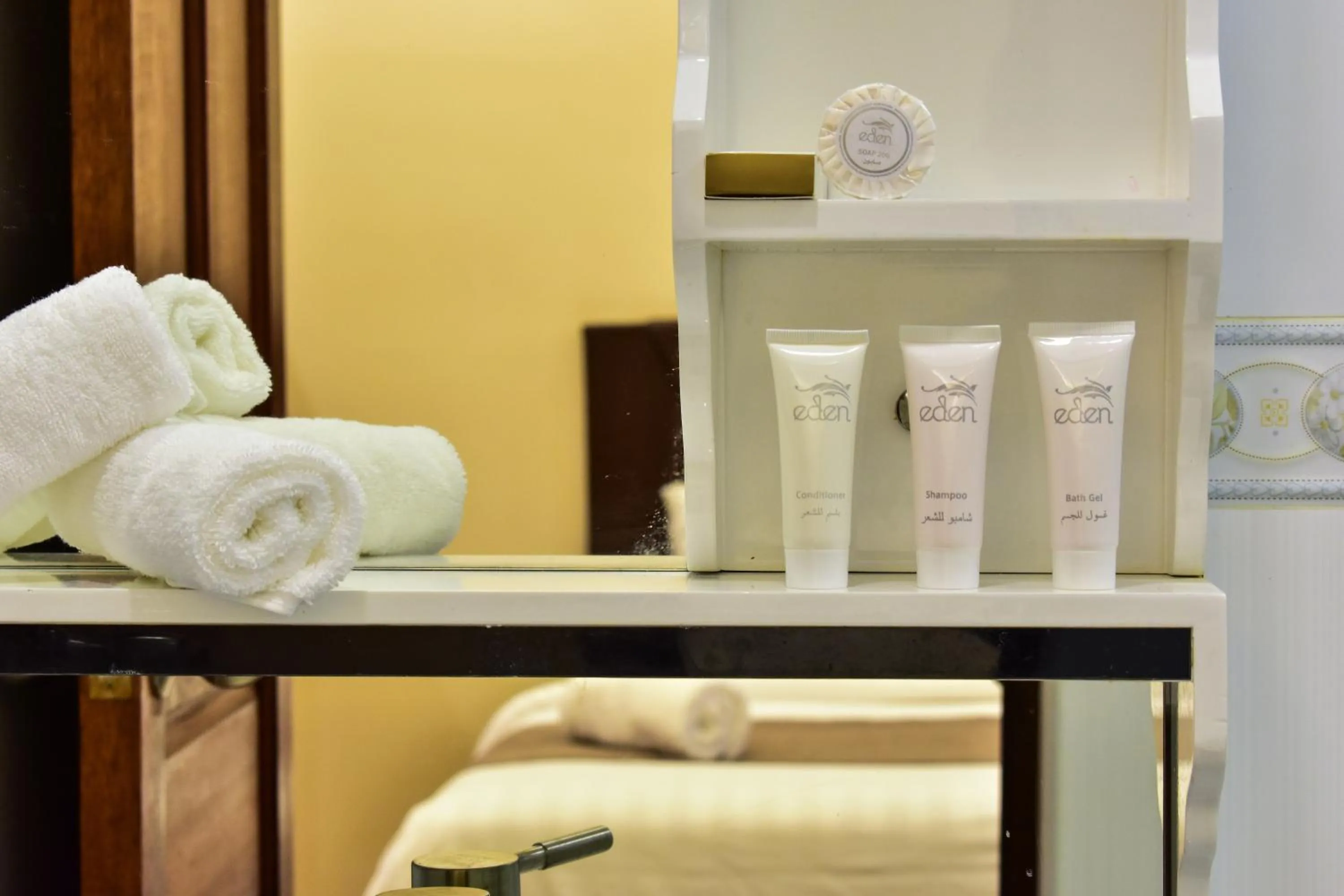 Bathroom in Isle Royal Inn