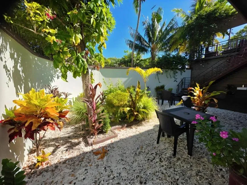 Restaurant/places to eat in Isle Royal Inn