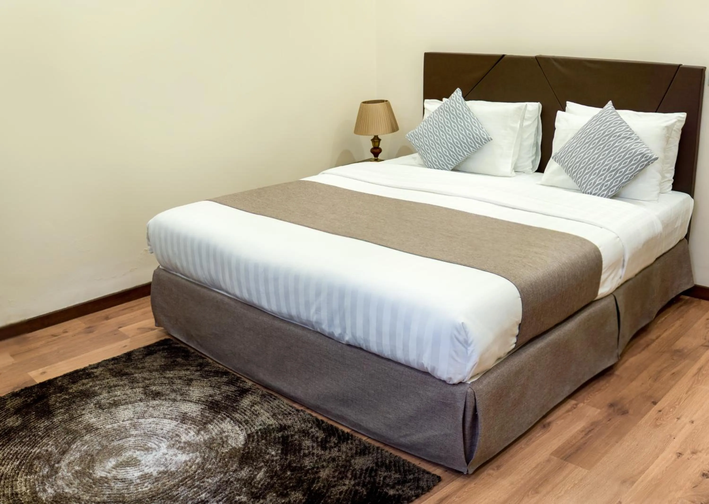 Bed in Isle Royal Inn