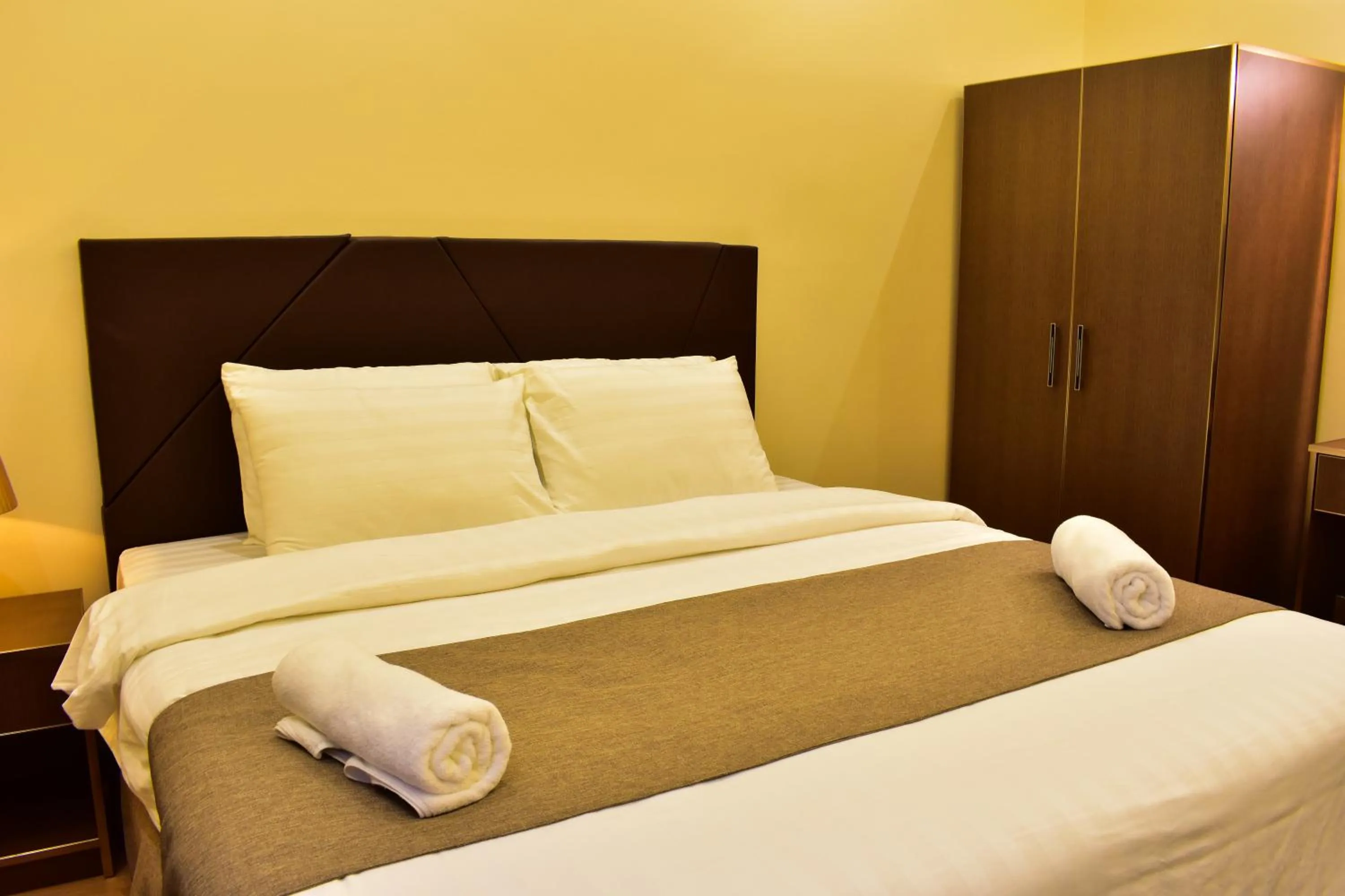 Bed in Isle Royal Inn