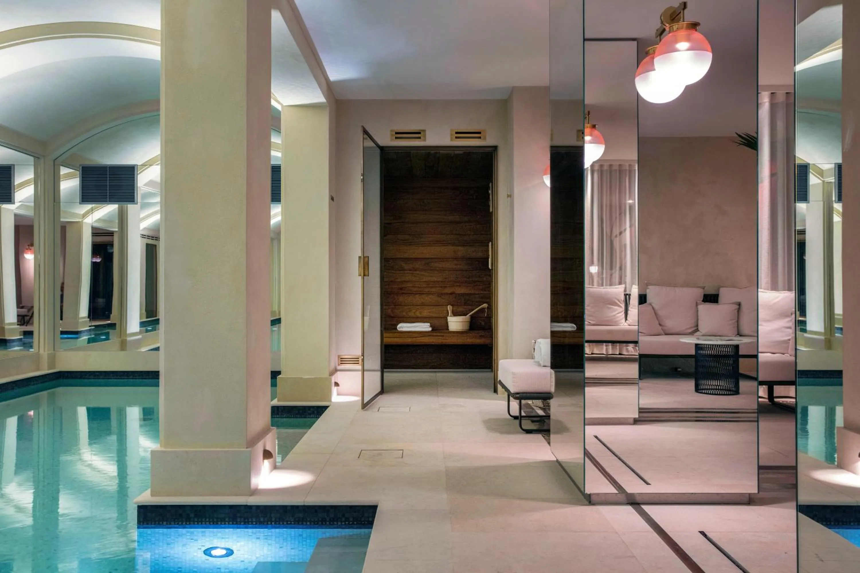 Sauna in Les Jardins du Faubourg Hotel & Spa by Shiseido