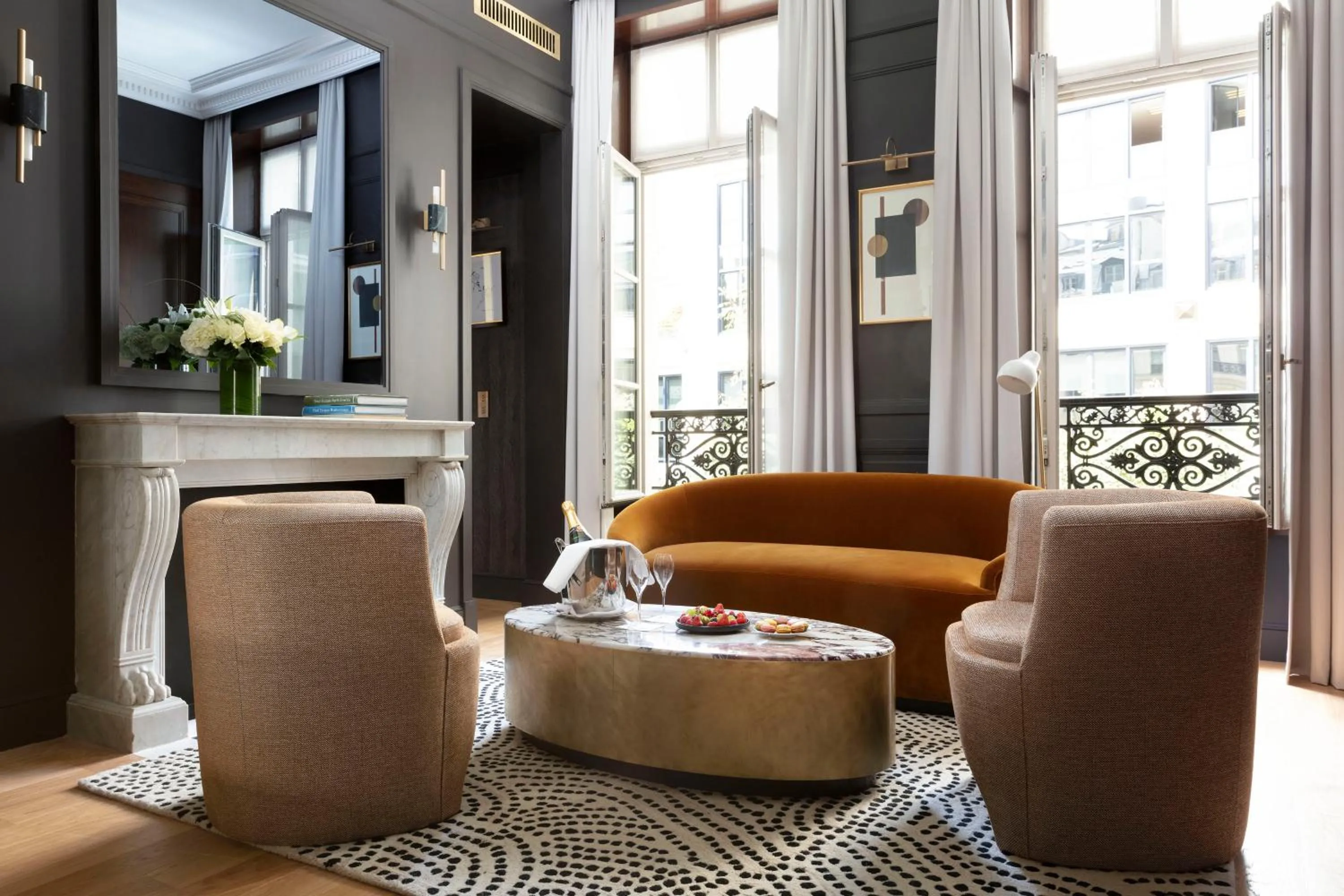Living room in Les Jardins du Faubourg Hotel & Spa by Shiseido