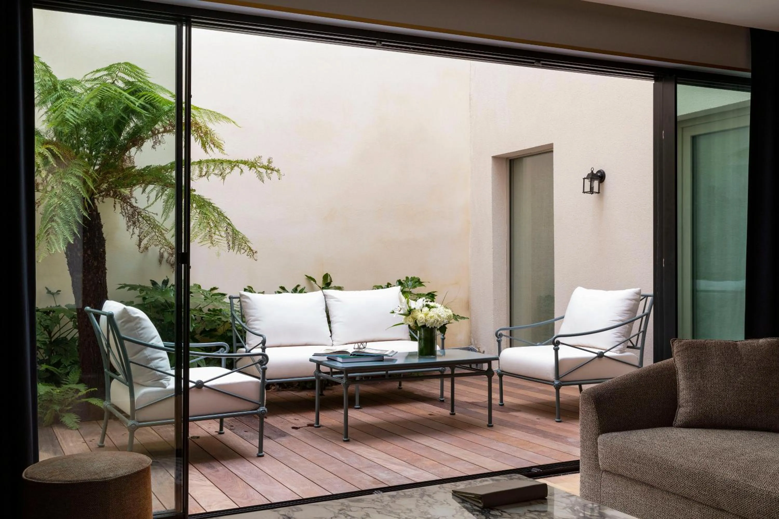 Patio in Les Jardins du Faubourg Hotel & Spa by Shiseido