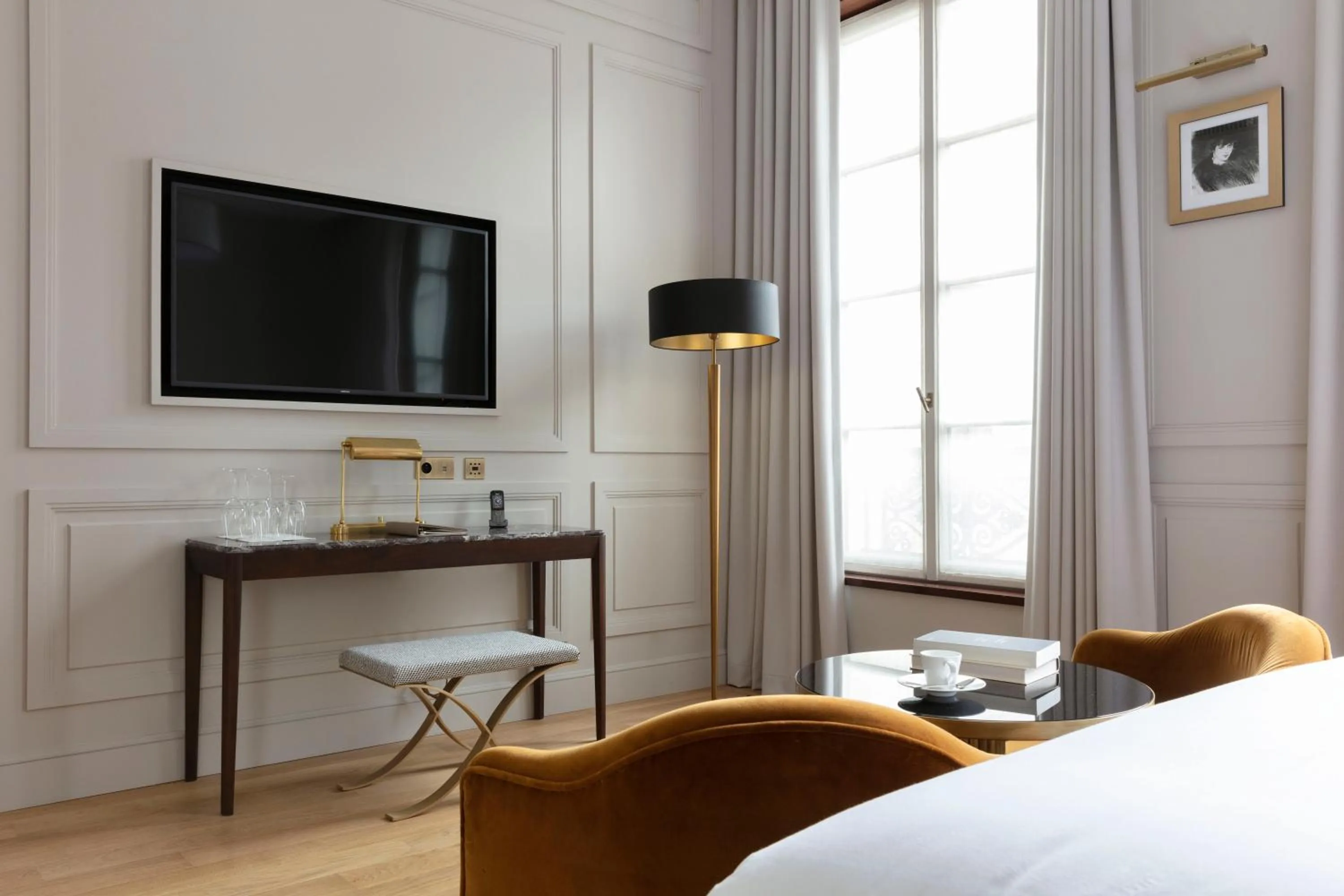 Bedroom, Bed in Les Jardins du Faubourg Hotel & Spa by Shiseido