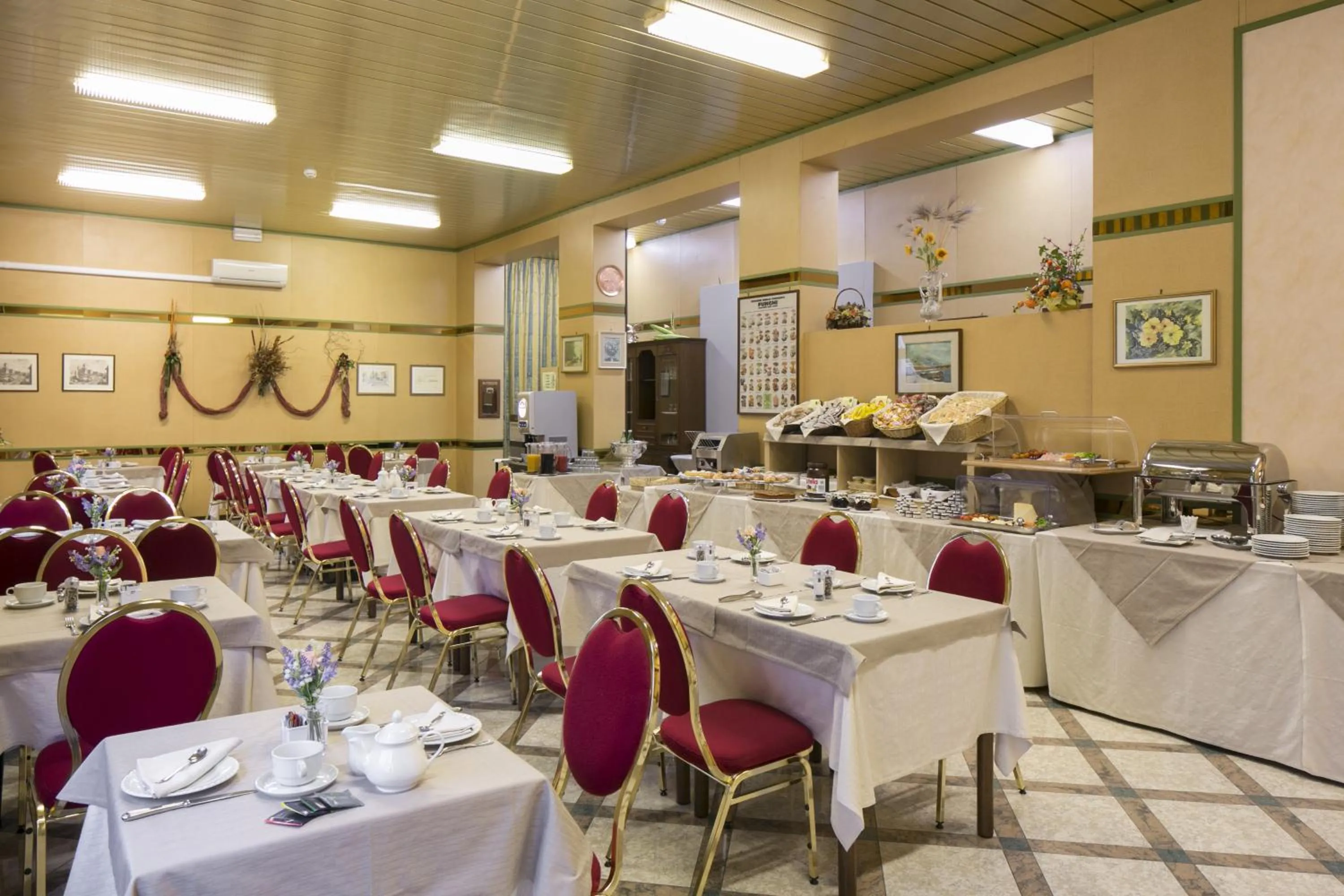 Restaurant/places to eat in Hotel Falco D'Oro by Falco D'Oro Hotels