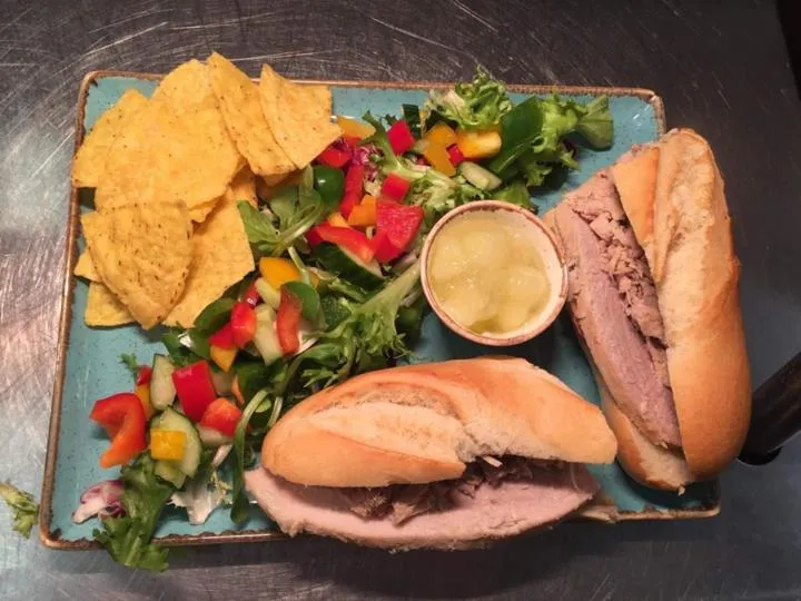 Restaurant/places to eat in White Hart Inn