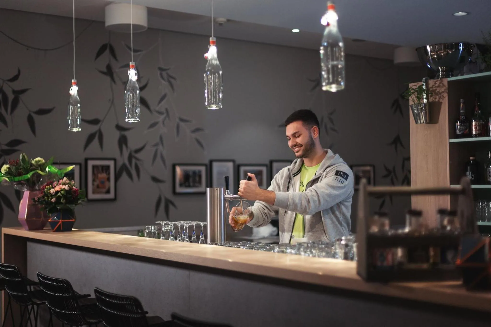 Lounge or bar in Holiday Inn - the niu, Crusoe Bremen Airport by IHG