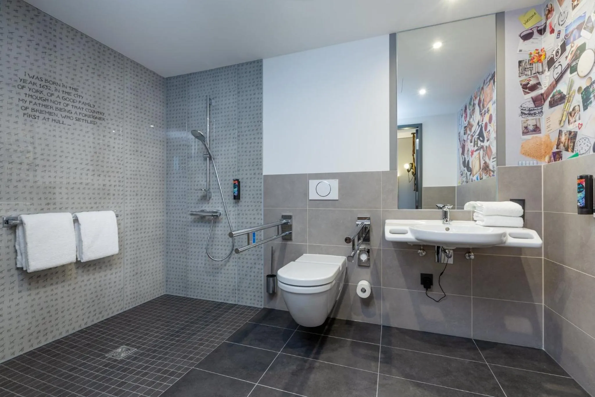 Bathroom in Holiday Inn - the niu, Crusoe Bremen Airport by IHG