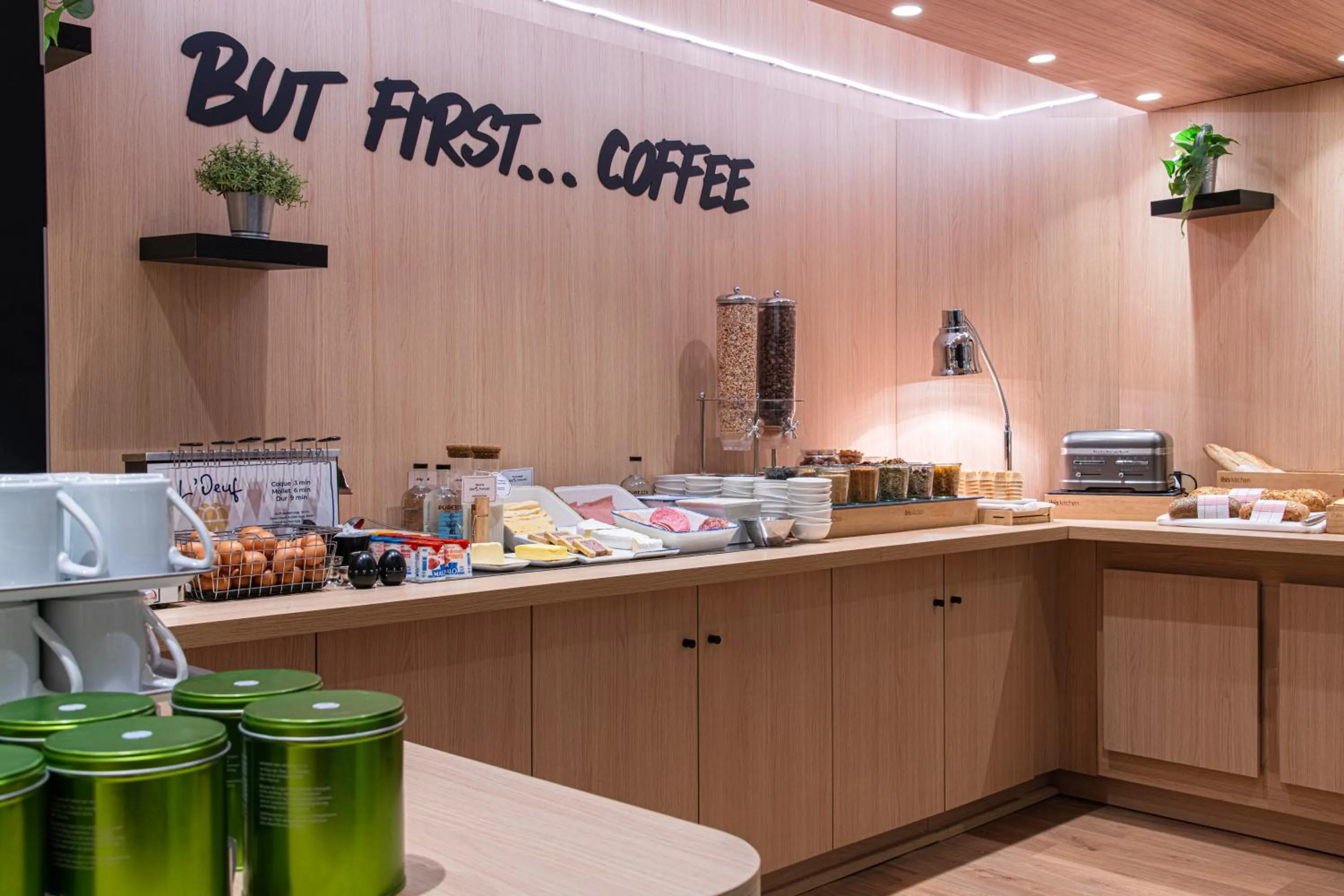 Buffet breakfast in ibis Paris Avenue d'Italie 13ème