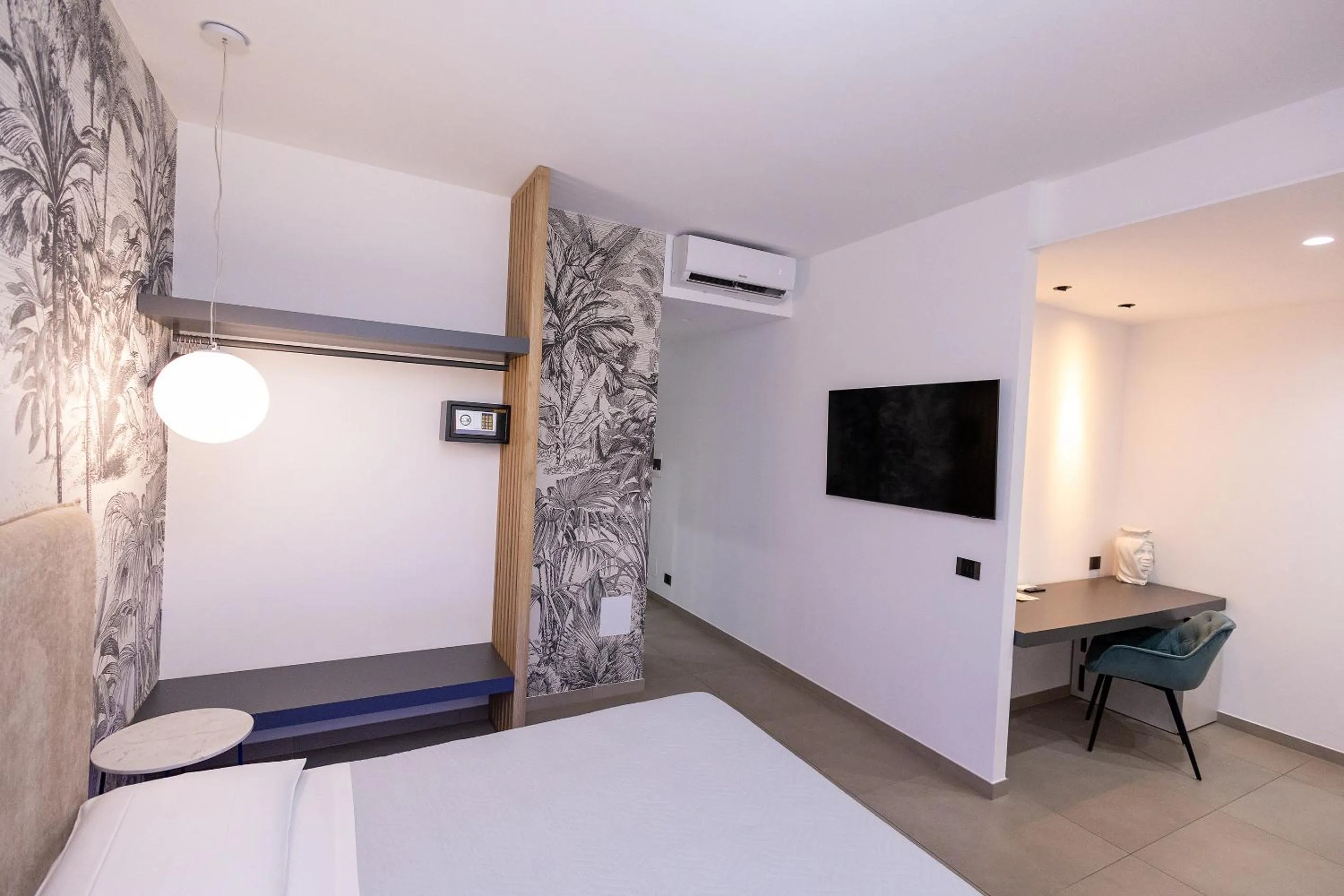 Photo of the whole room, Bed in Marty Luxury B&B