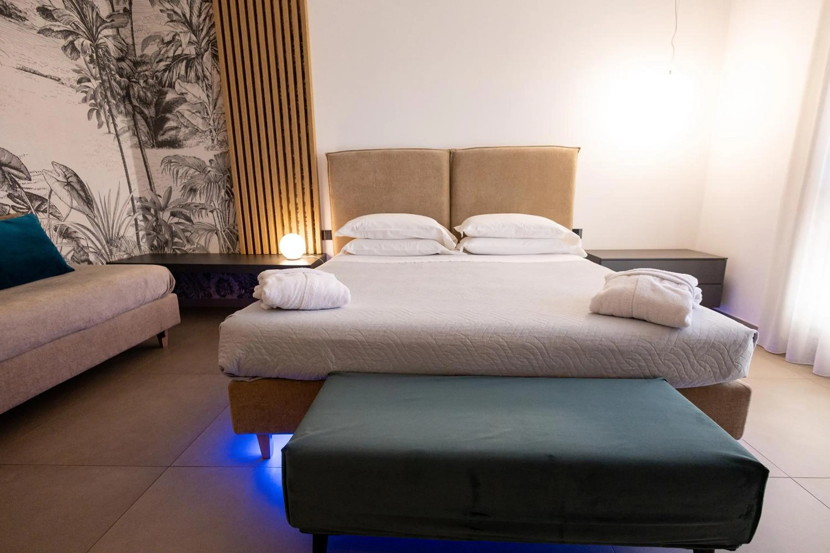 Photo of the whole room, Bed in Marty Luxury B&B